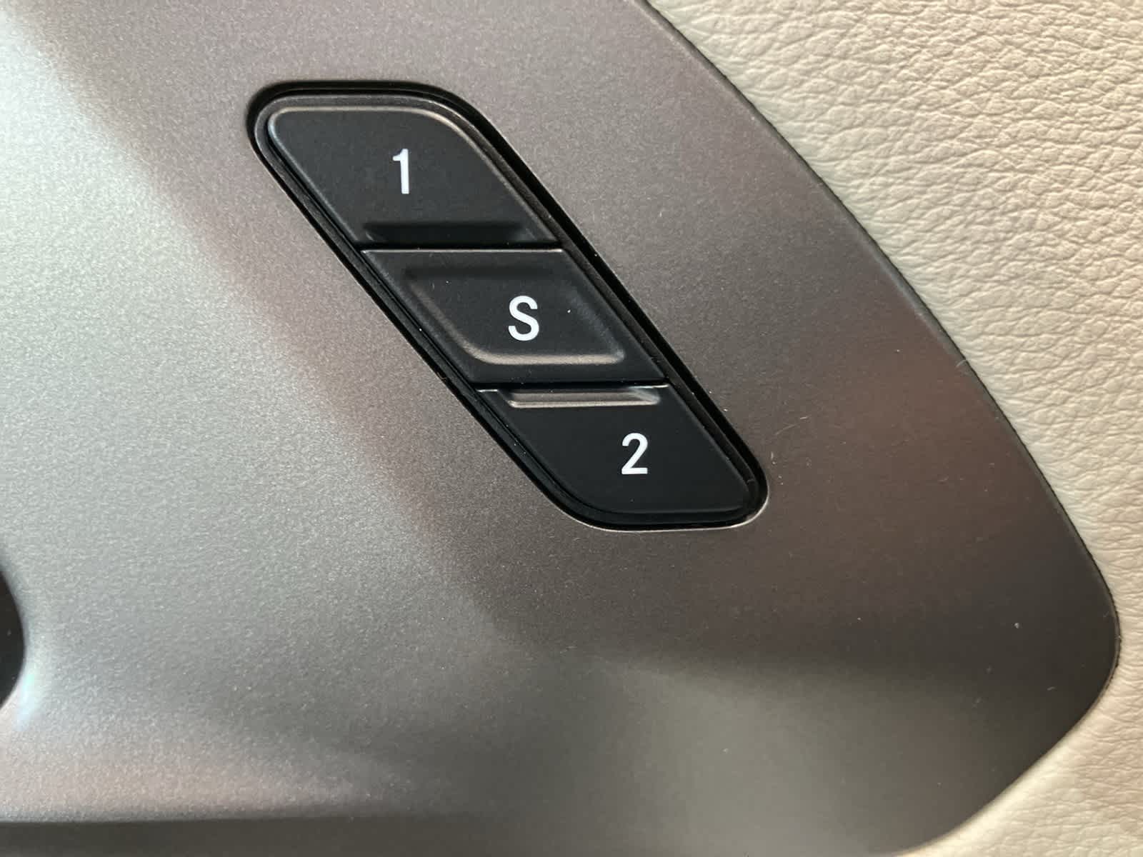 Thumbnail: 2022 Chrysler Pacifica - 14