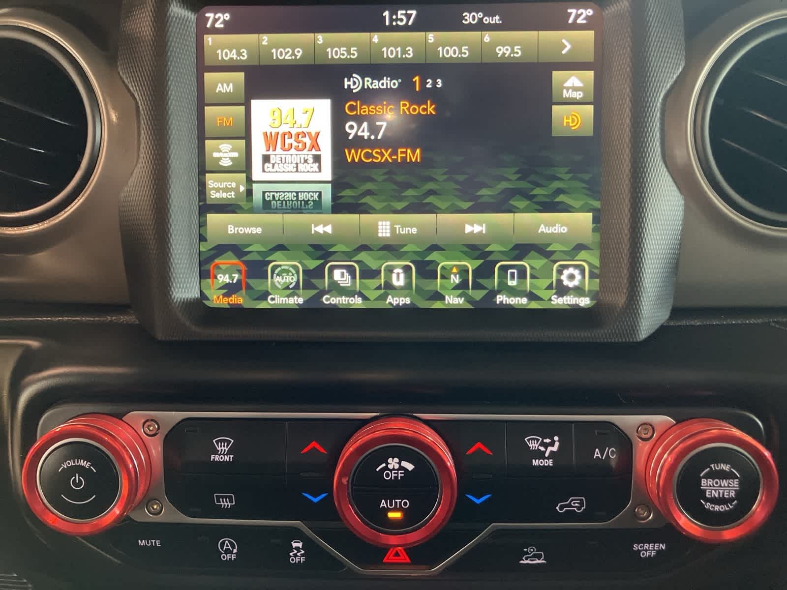 Thumbnail: 2022 Jeep Wrangler - 20