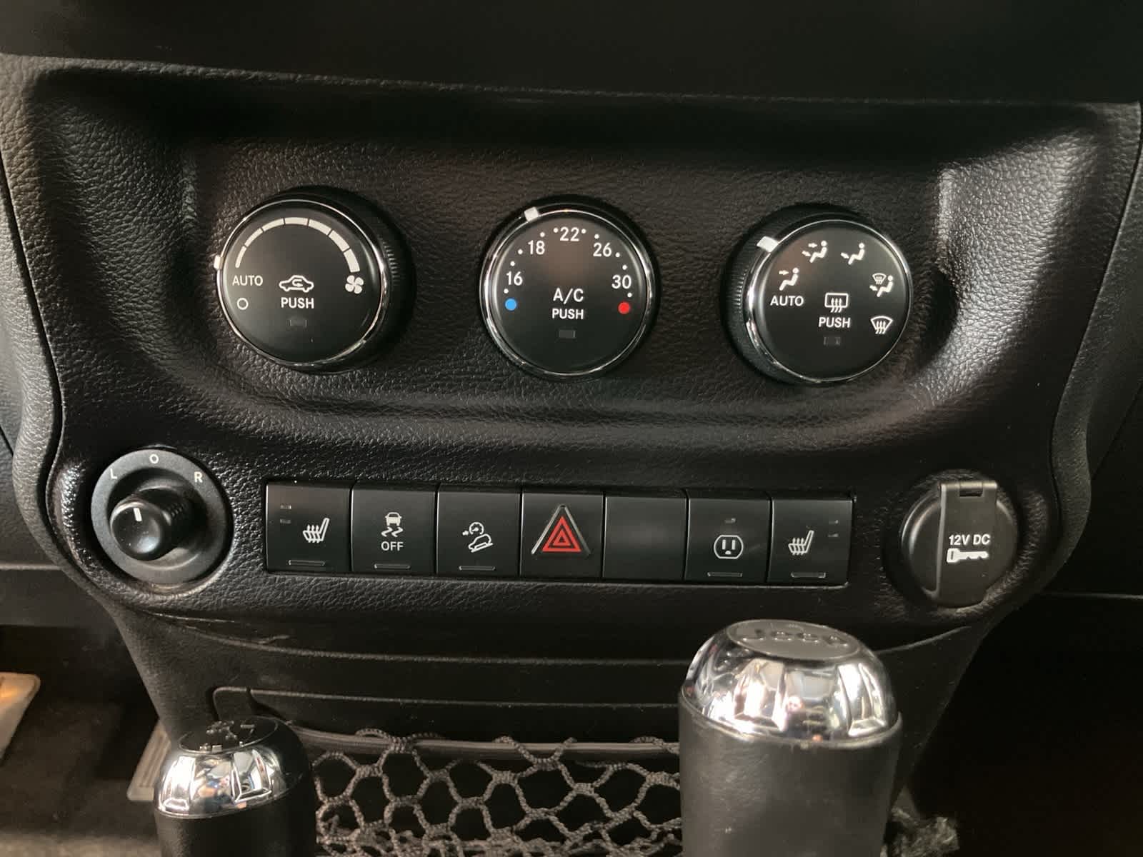 Thumbnail: 2016 Jeep Wrangler - 17