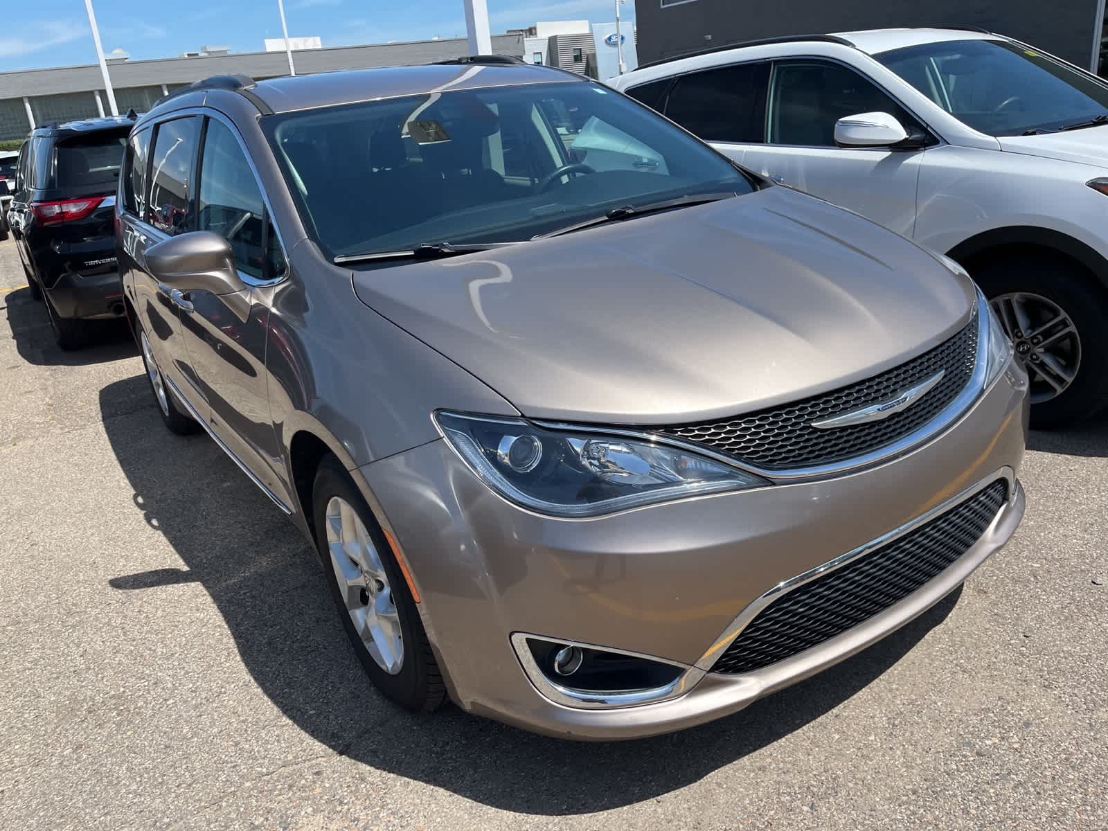 Thumbnail: 2017 Chrysler Pacifica - 19