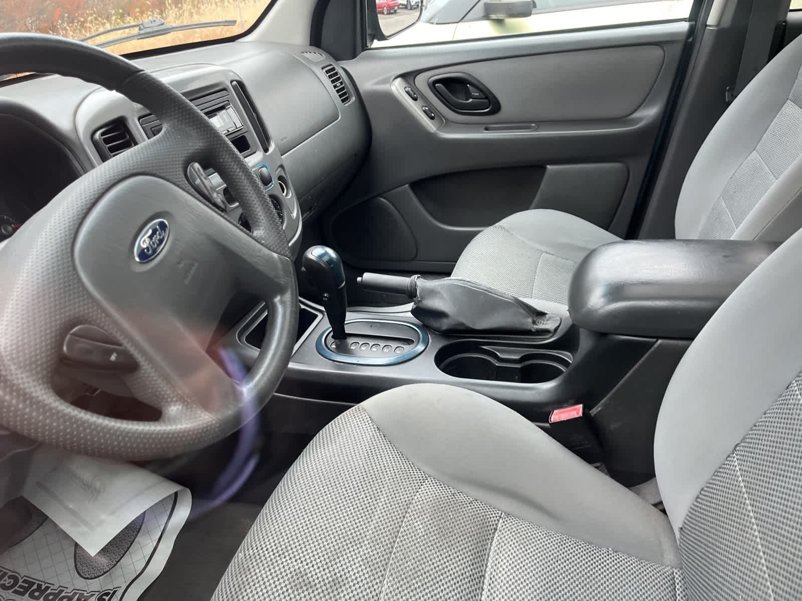 Thumbnail: 2005 Ford Escape - 32