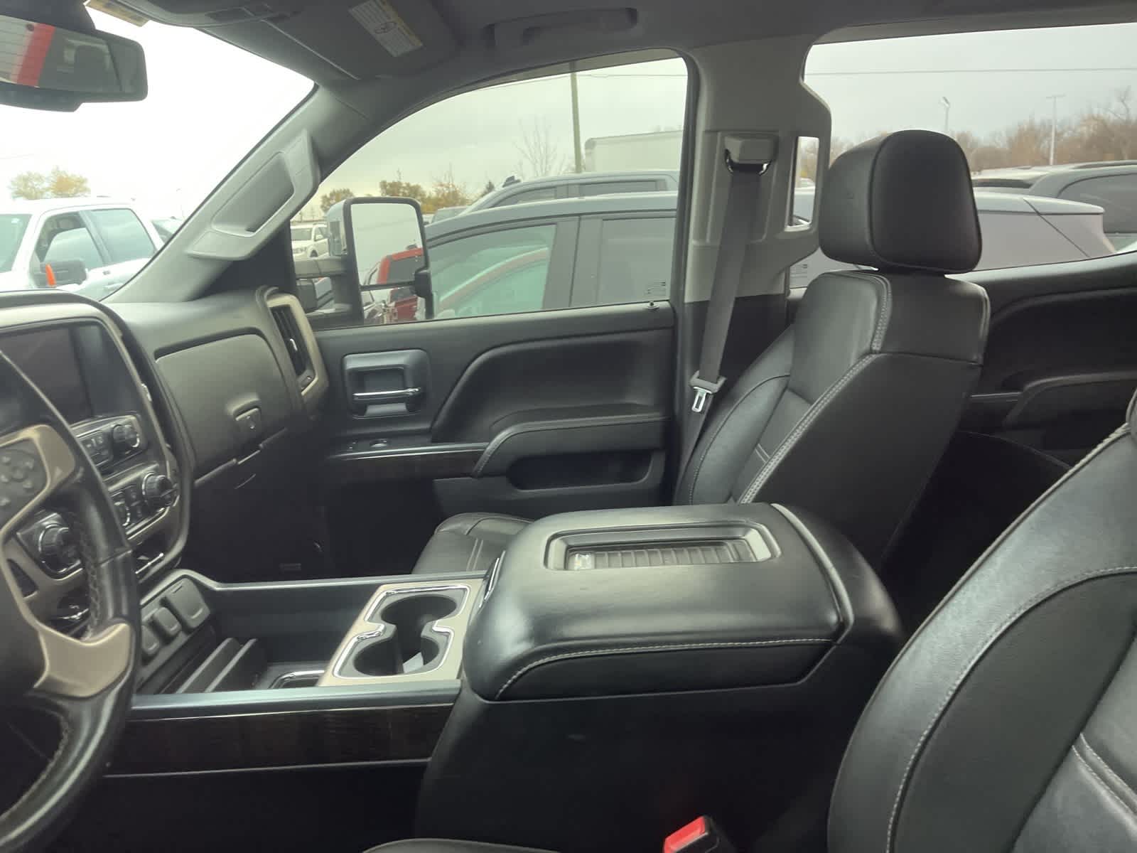 Thumbnail: 2016 GMC Sierra 2500 - 32