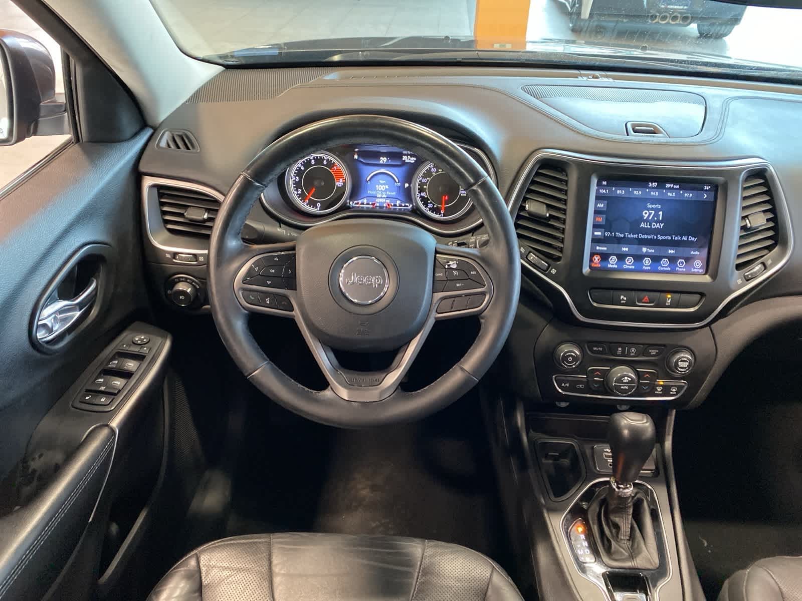 Thumbnail: 2021 Jeep Cherokee - 15