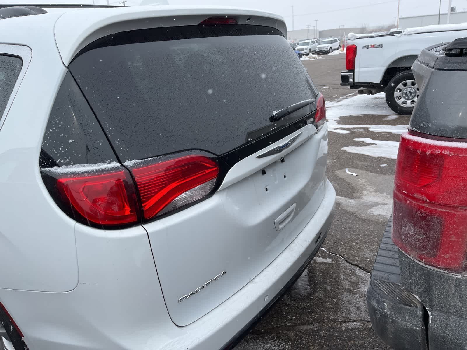 Thumbnail: 2018 Chrysler Pacifica - 12