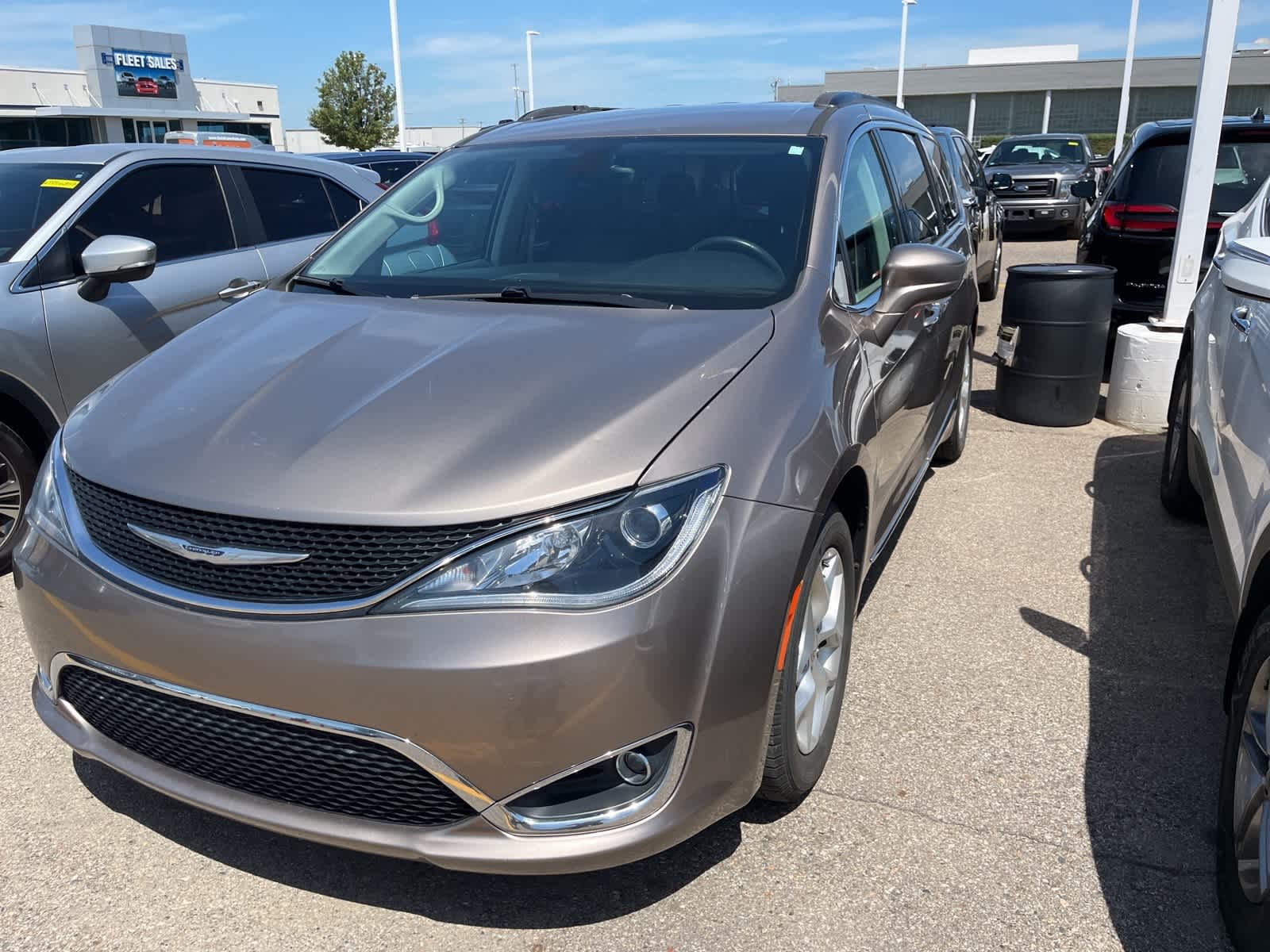 Thumbnail: 2017 Chrysler Pacifica - 2