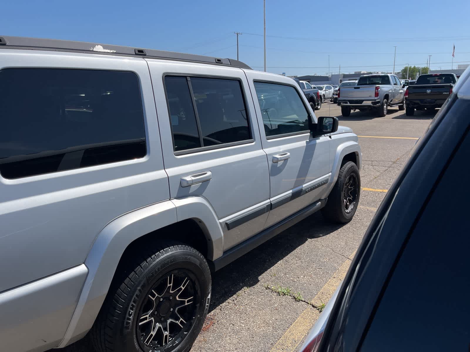 Thumbnail: 2007 Jeep Commander - 16