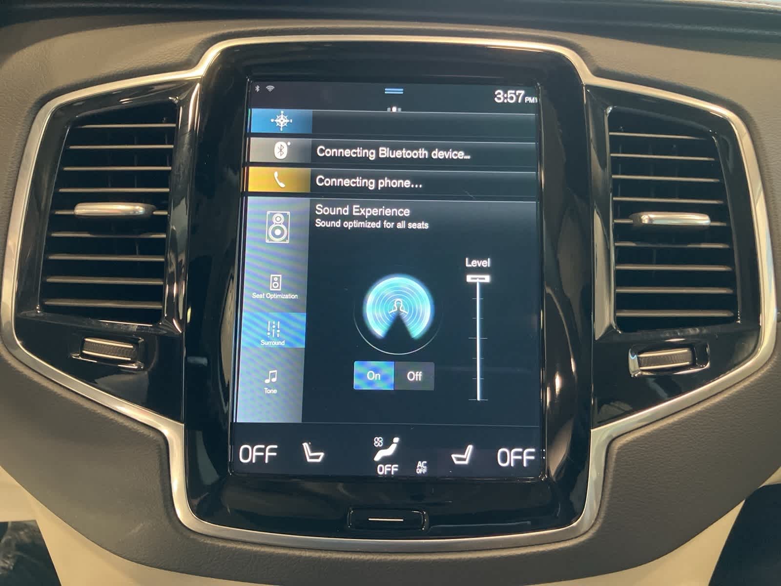 Thumbnail: 2022 Volvo XC90 - 19