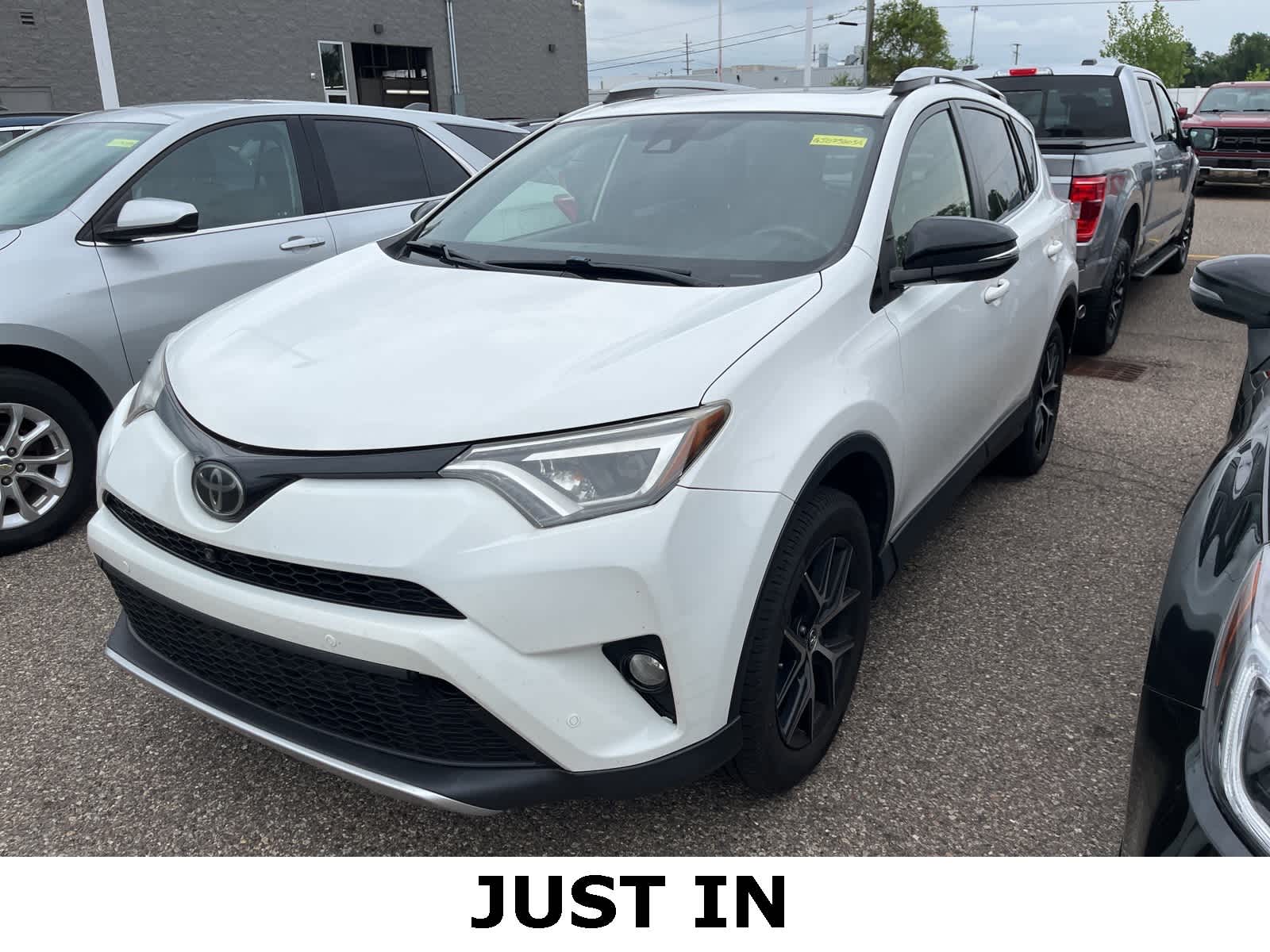2016 Toyota RAV4 SE -
                  Sterling Heights, MI