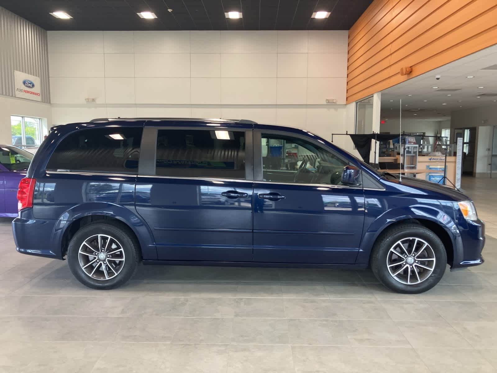 Thumbnail: 2017 Dodge Grand Caravan - 4