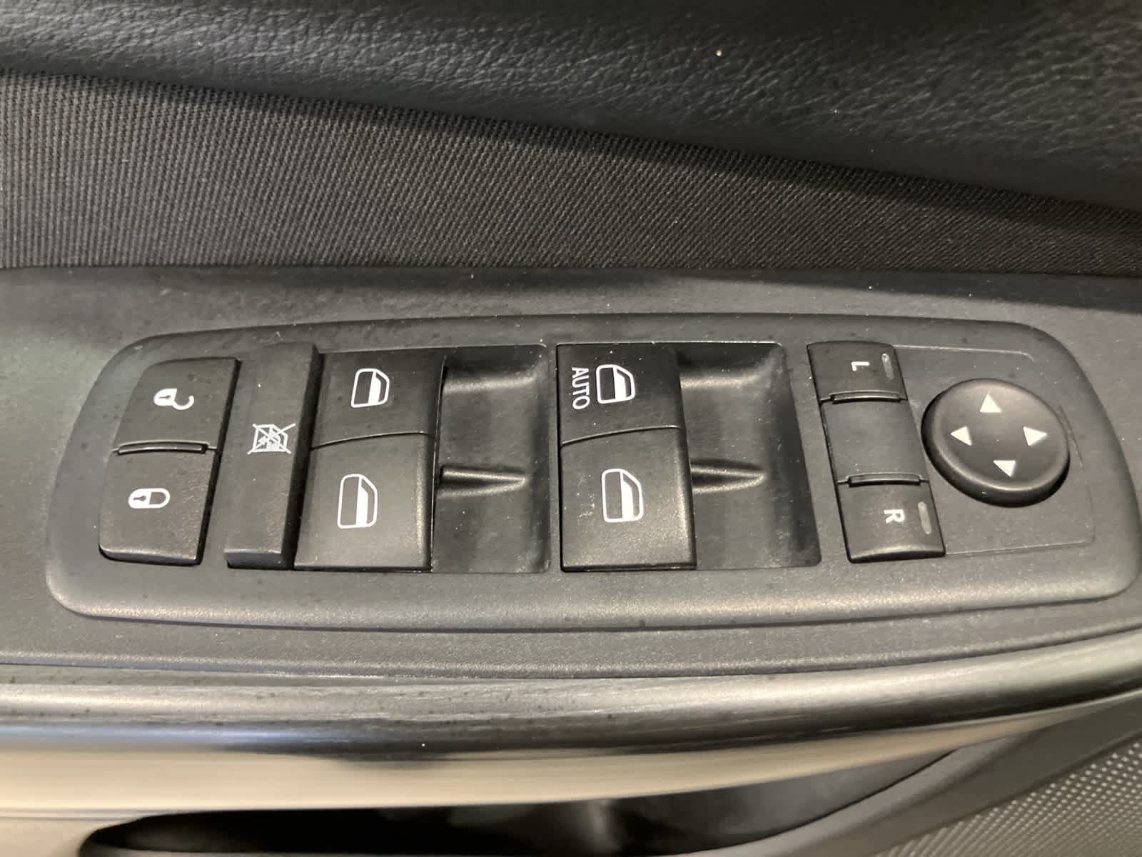 Thumbnail: 2016 Jeep Cherokee - 14