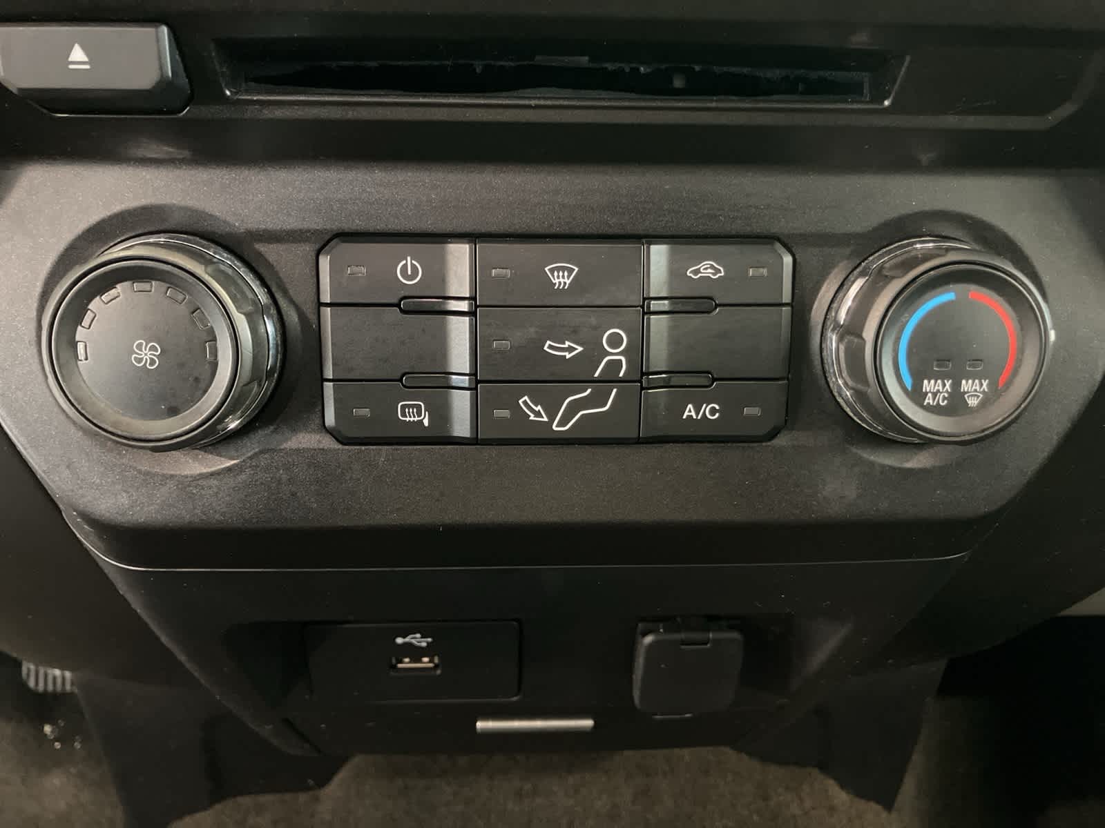 Thumbnail: 2017 Ford Econoline - 21