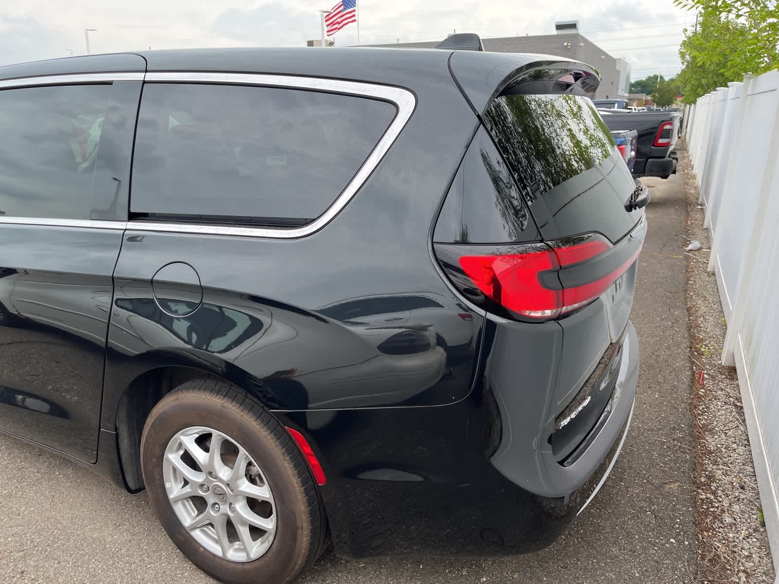 Thumbnail: 2023 Chrysler Pacifica - 8