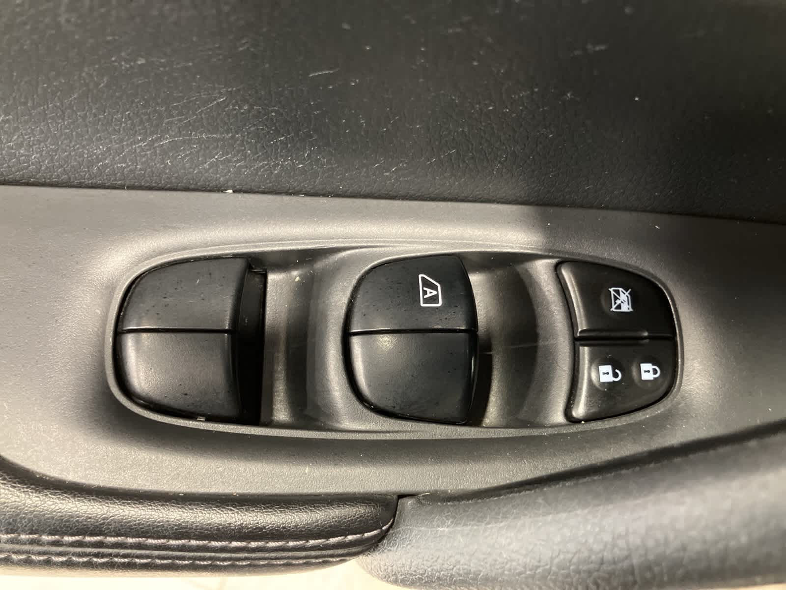 Thumbnail: 2017 Nissan Rogue - 12