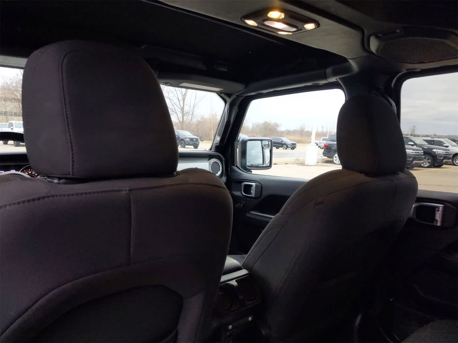 2019 Jeep Wrangler Unlimited Sahara 18