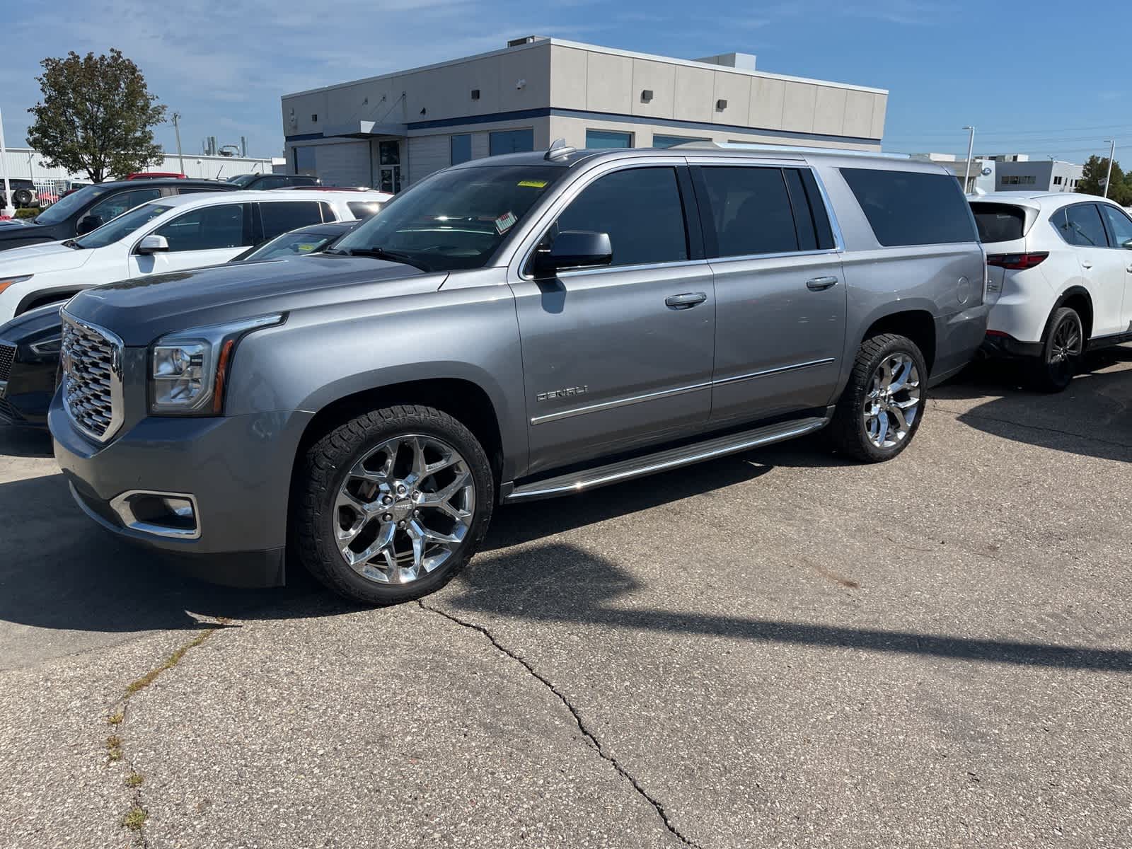 Thumbnail: 2018 GMC Yukon XL - 4