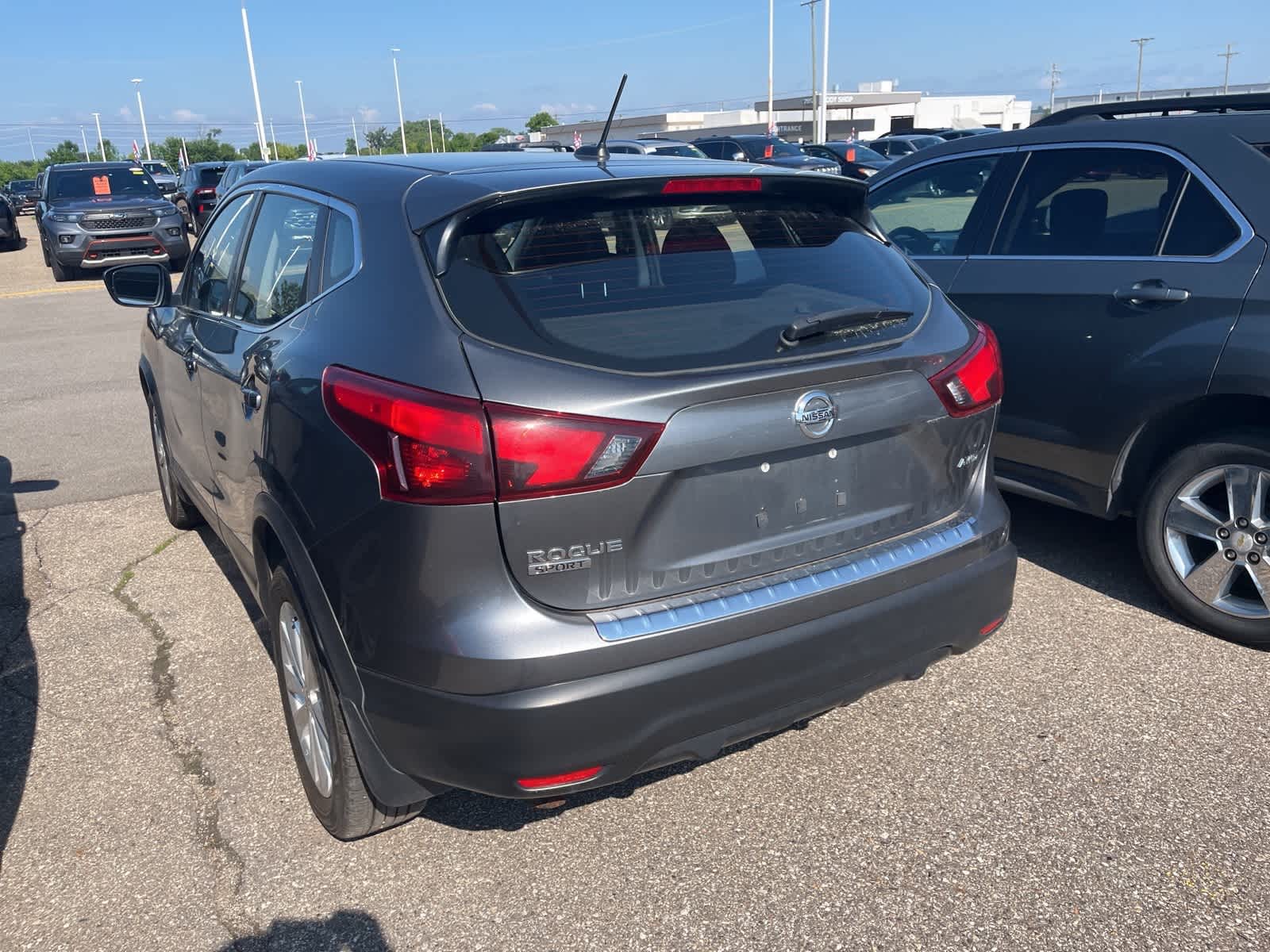 Thumbnail: 2017 Nissan Rogue Sport - 10