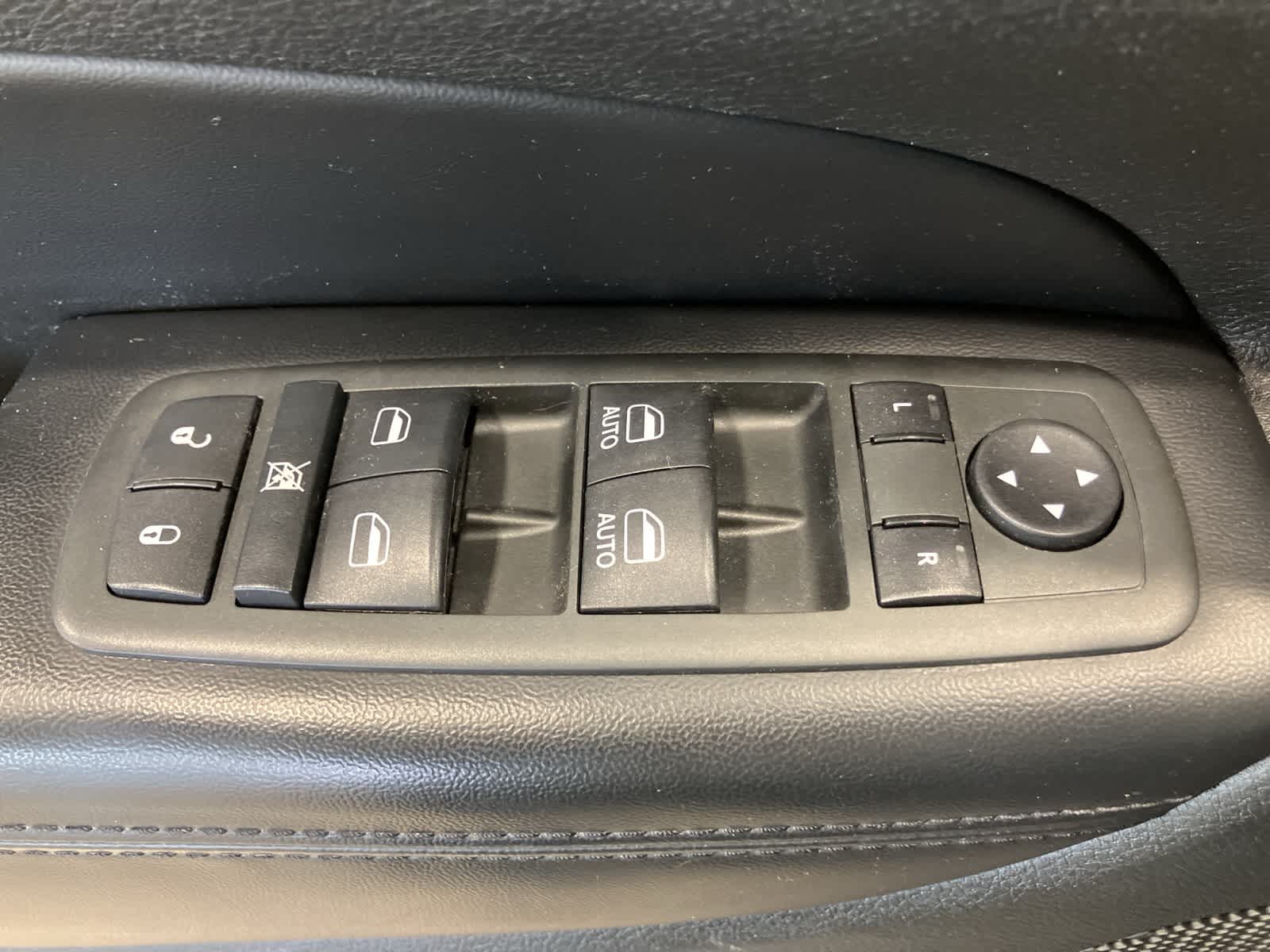 Thumbnail: 2014 Jeep Grand Cherokee - 13