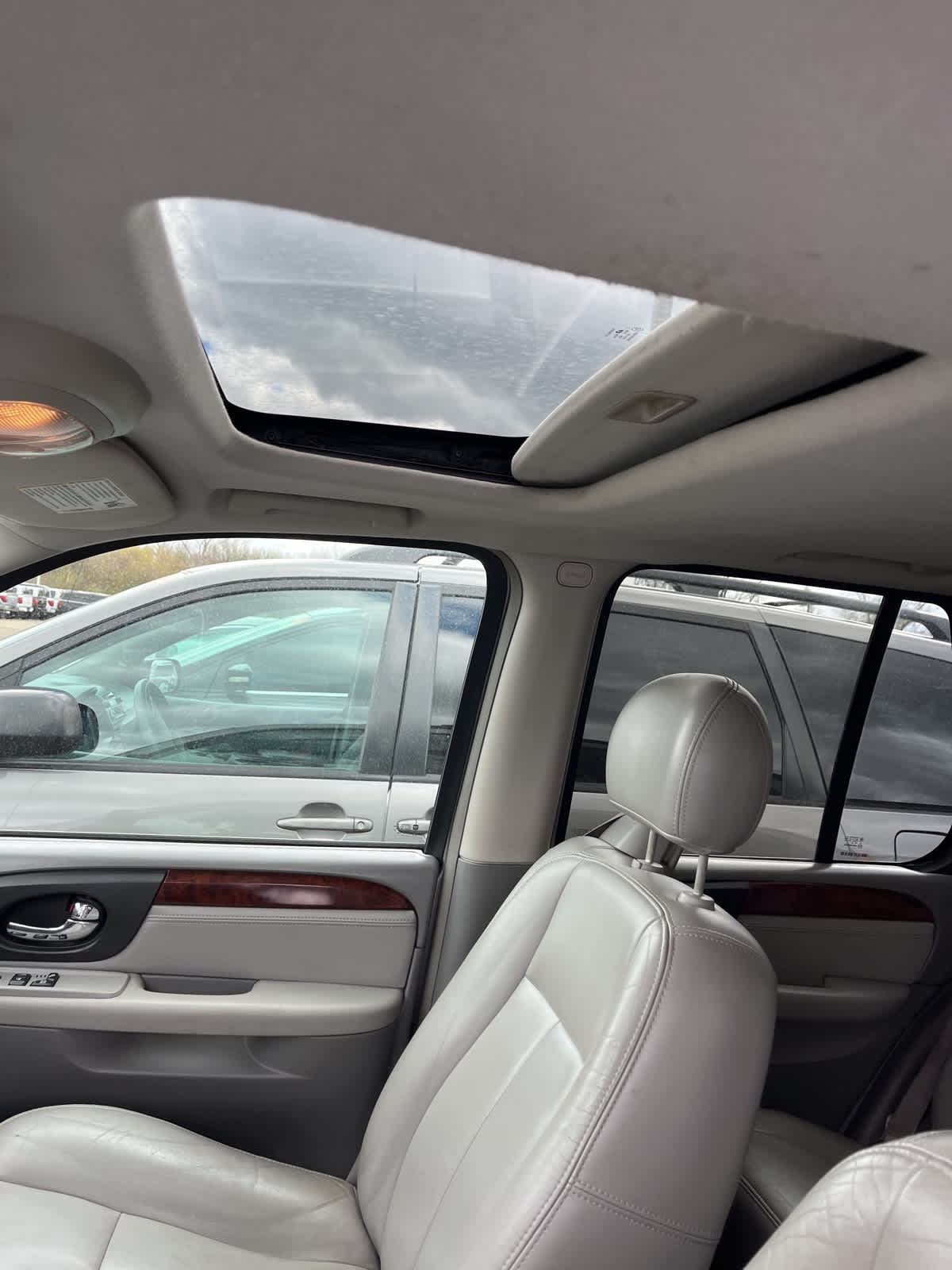 Thumbnail: 2005 GMC Envoy - 9