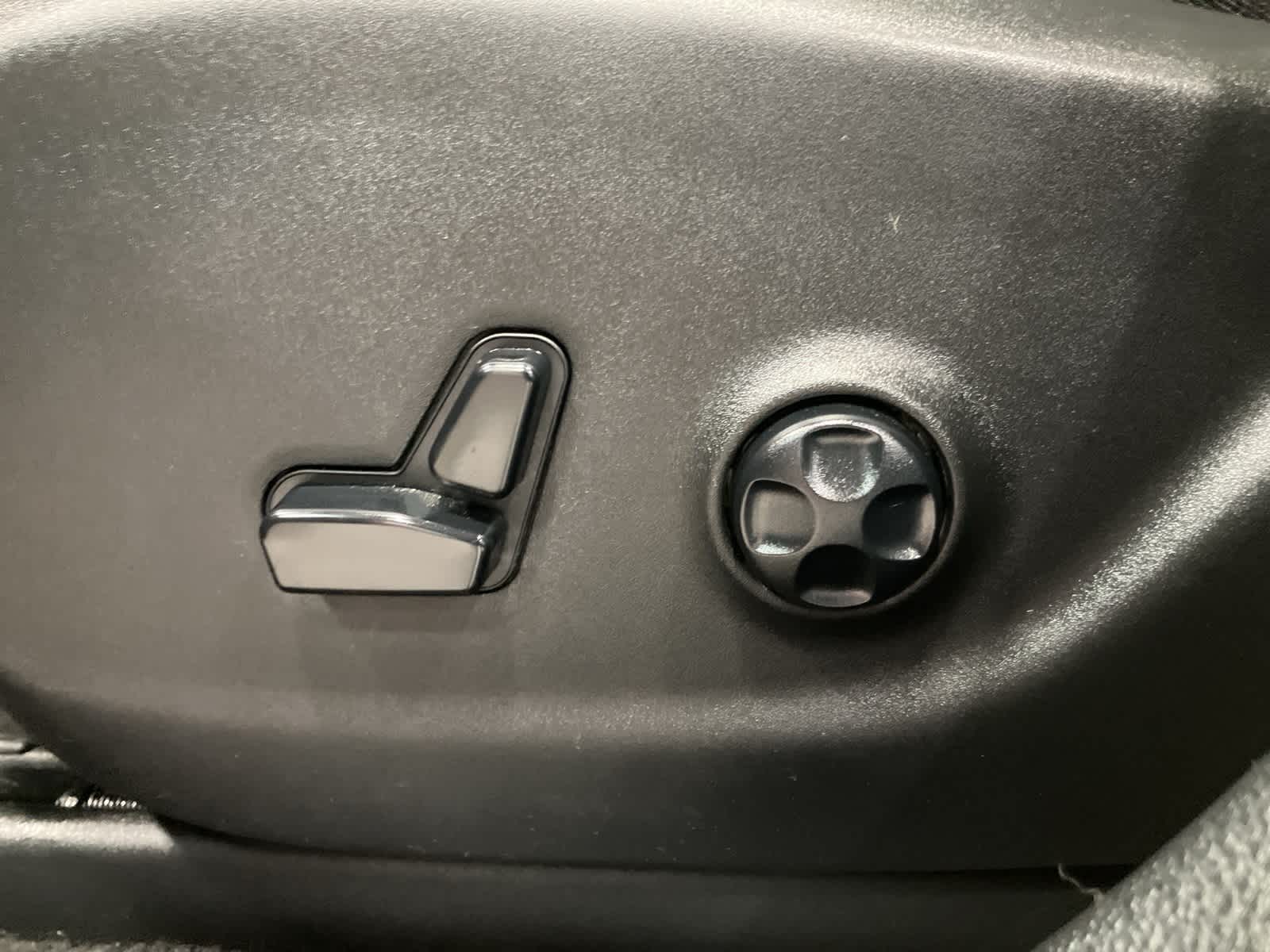 Thumbnail: 2021 Jeep Cherokee - 13