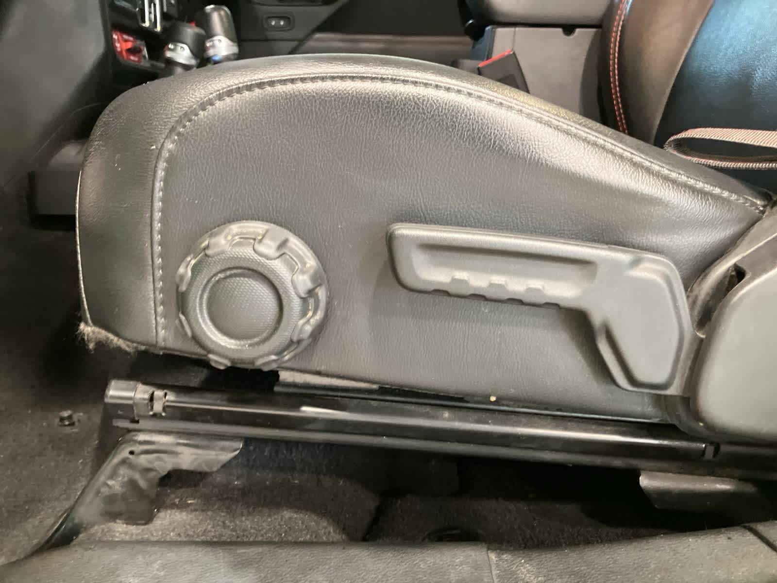 Thumbnail: 2019 Jeep Wrangler - 12