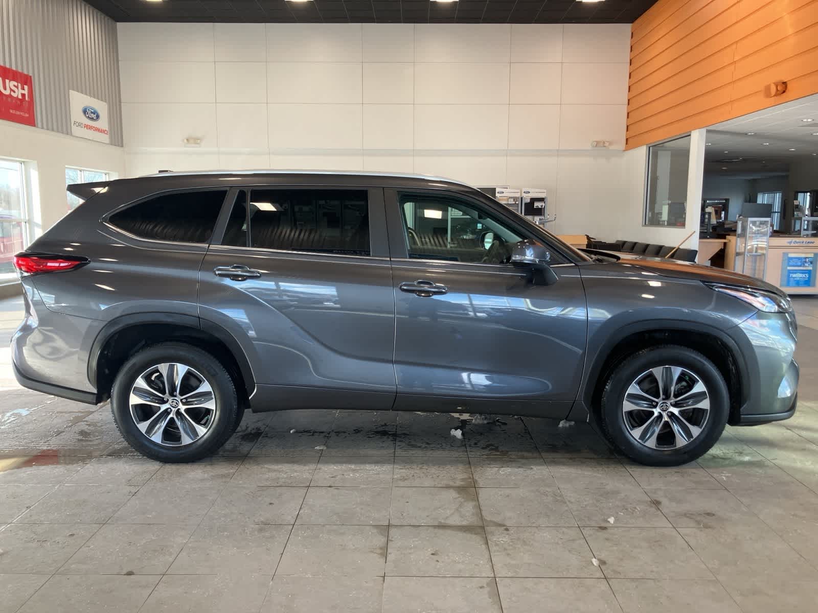 Thumbnail: 2023 Toyota Highlander - 4