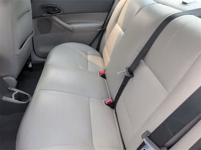 Thumbnail: 2005 Ford Focus - 20