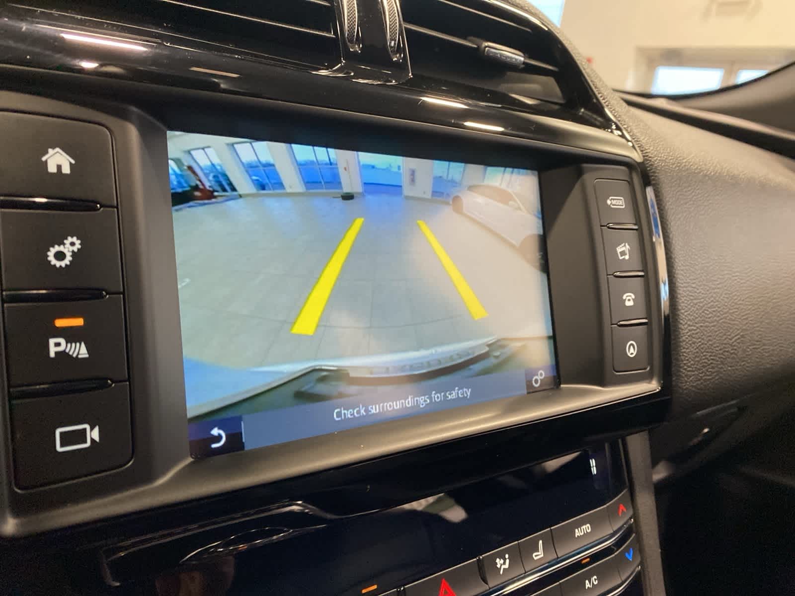 Thumbnail: 2017 Jaguar F-Pace - 22