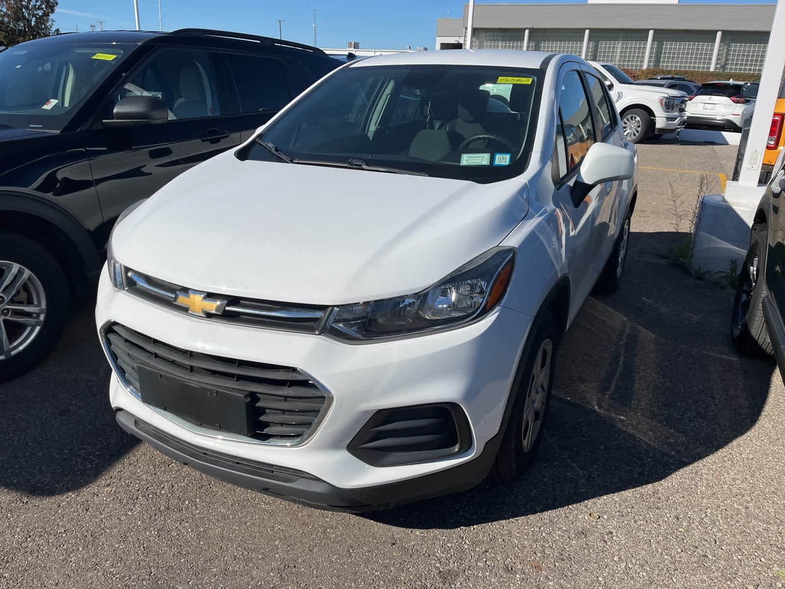 Thumbnail: 2017 Chevrolet Trax - 3