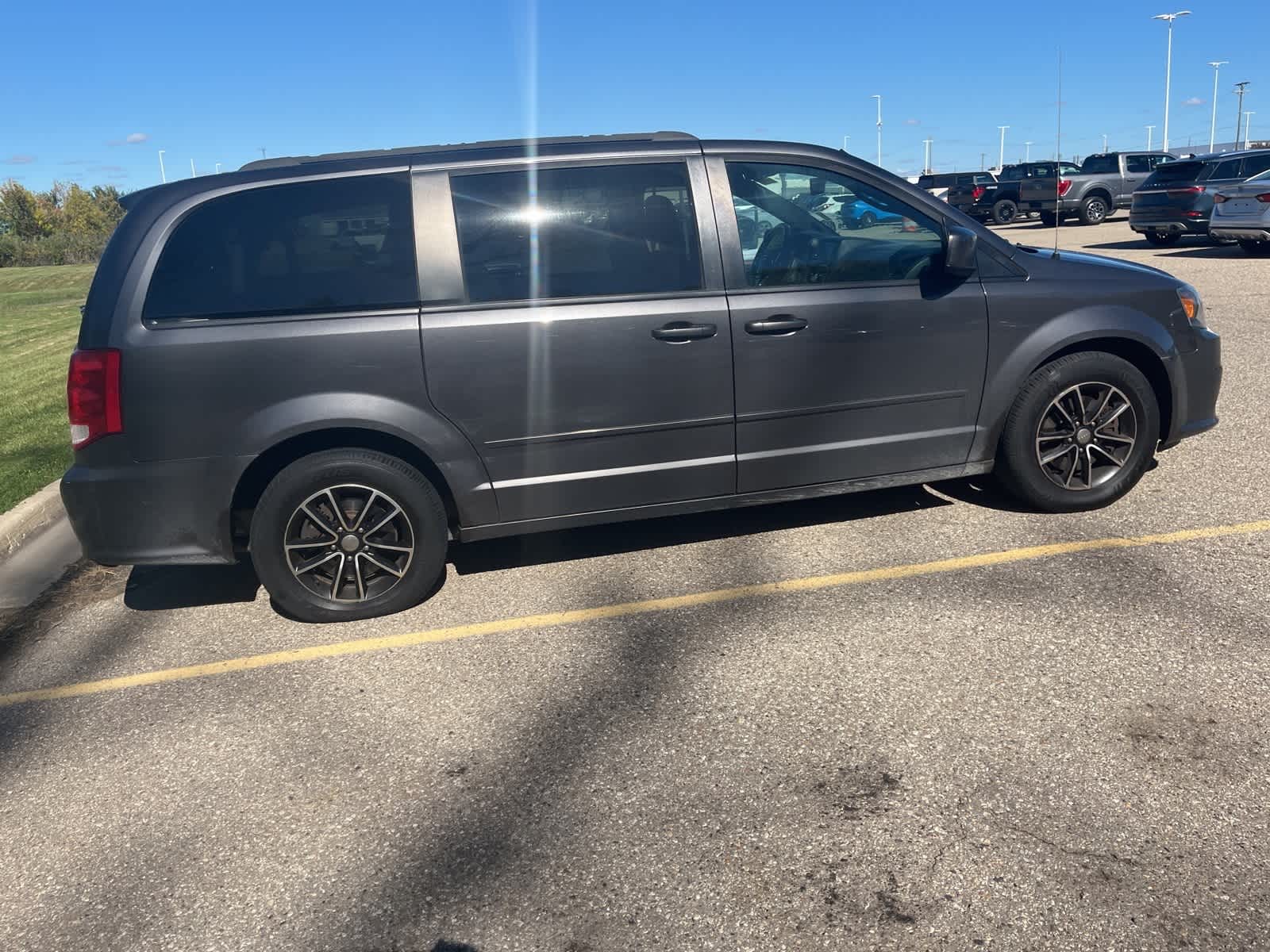 Thumbnail: 2017 Dodge Grand Caravan - 14
