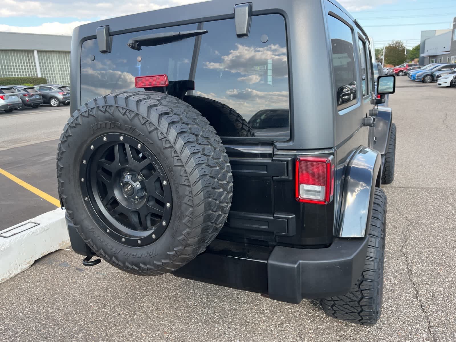 Thumbnail: 2019 Jeep Wrangler - 11