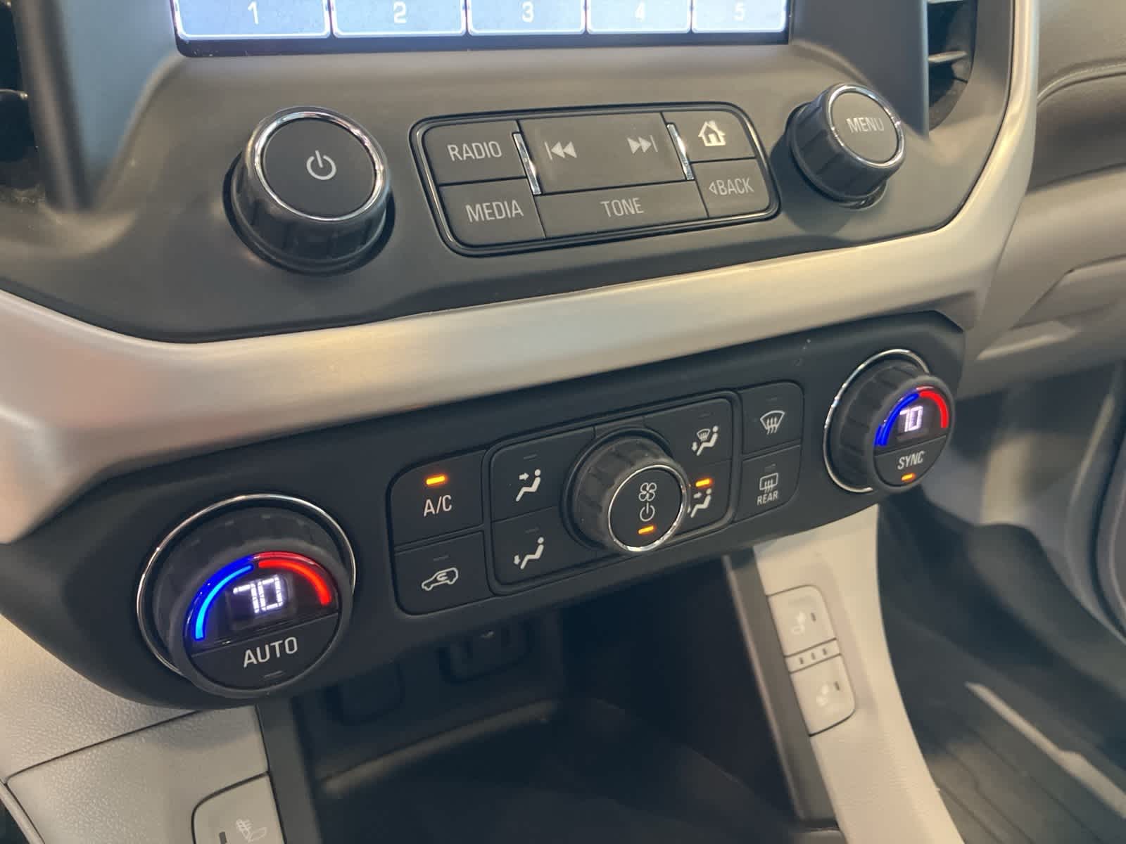 Thumbnail: 2017 GMC Acadia - 22