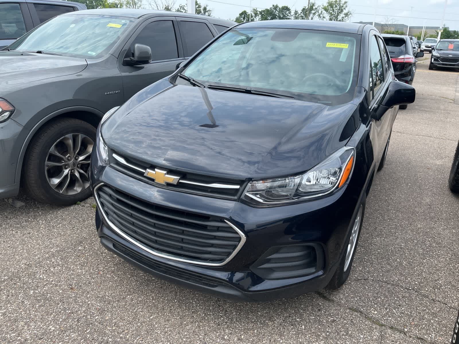 Thumbnail: 2021 Chevrolet Trax - 3