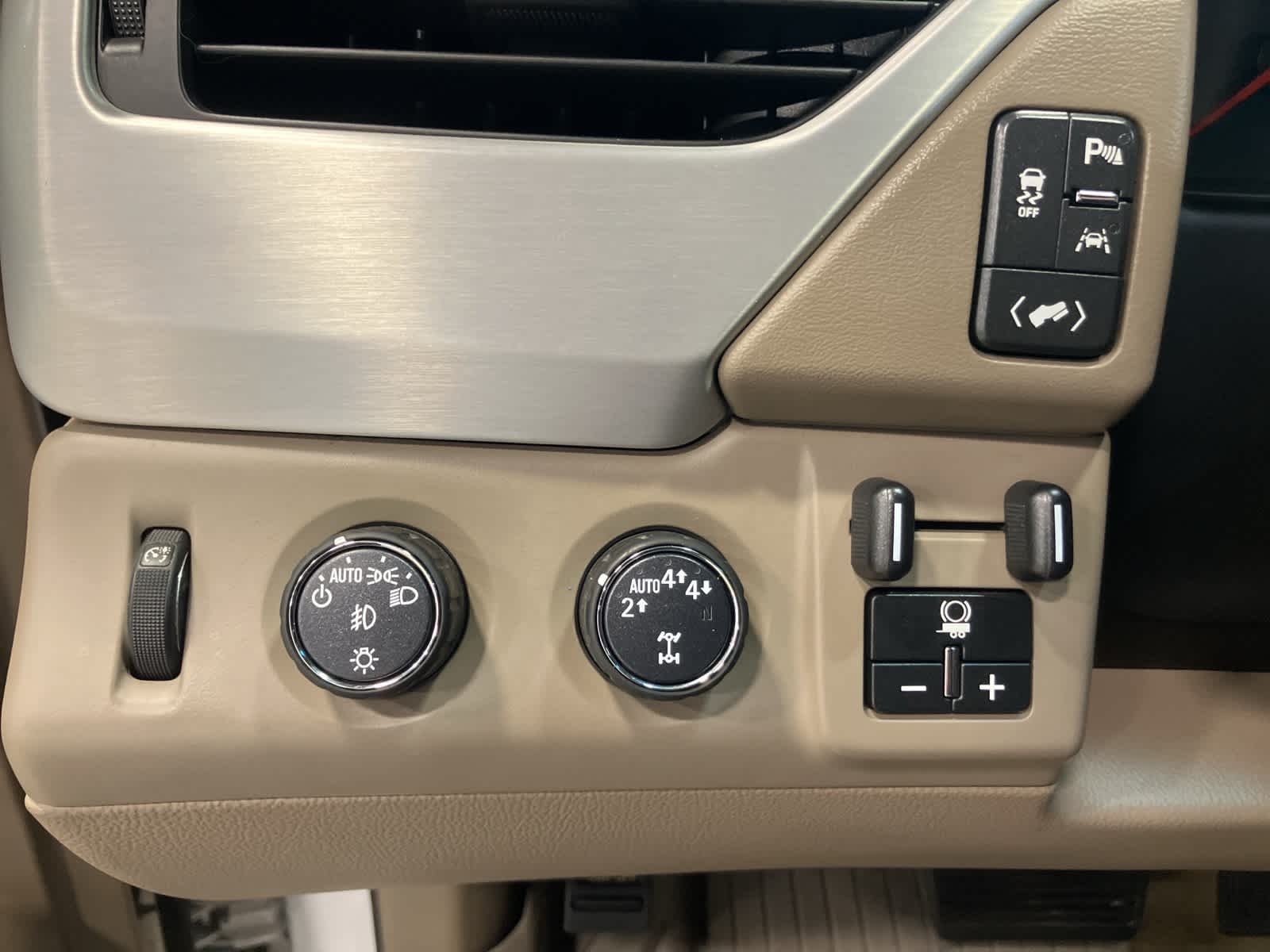 Thumbnail: 2018 GMC Yukon - 17