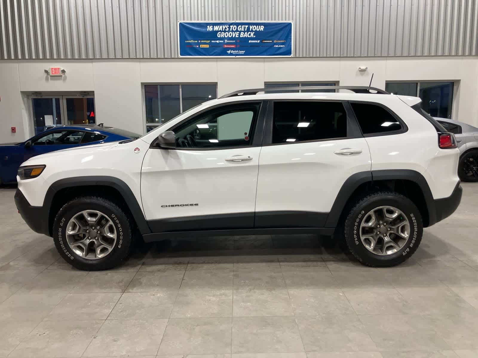 Thumbnail: 2020 Jeep Cherokee - 8