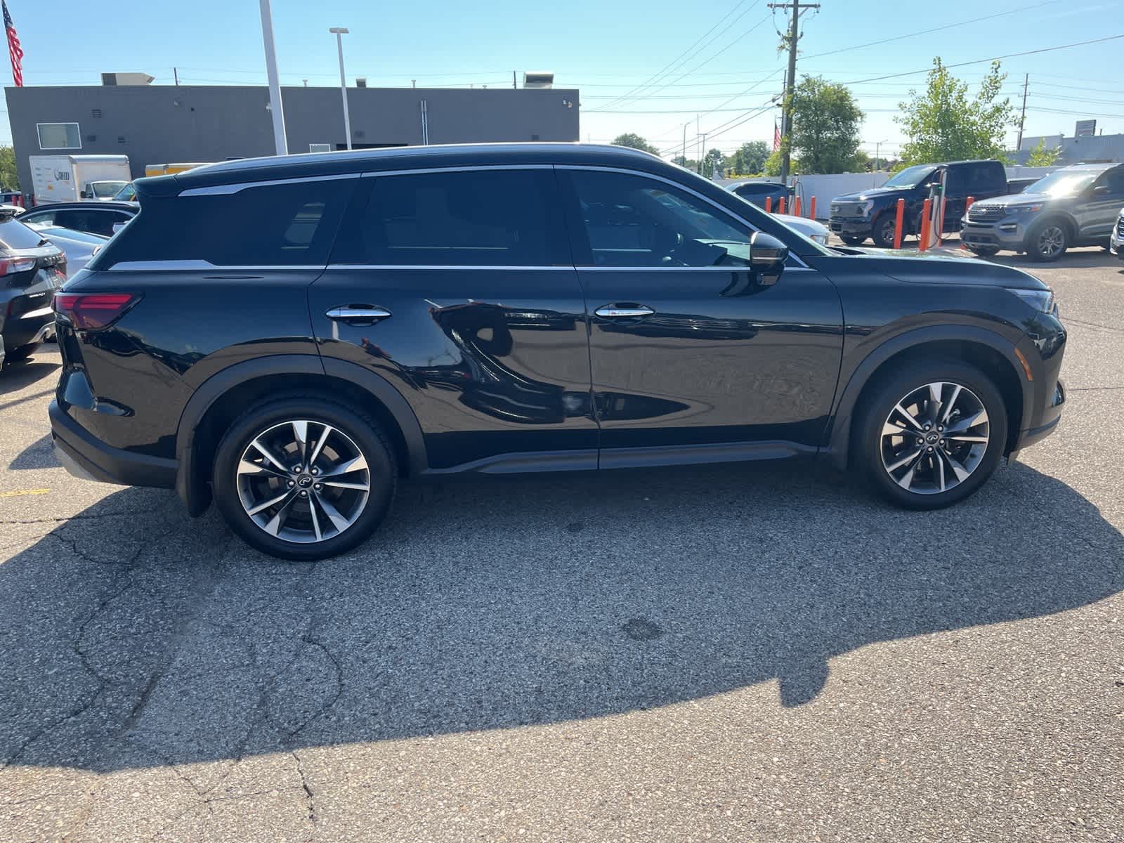 Thumbnail: 2022 INFINITI QX60 - 14