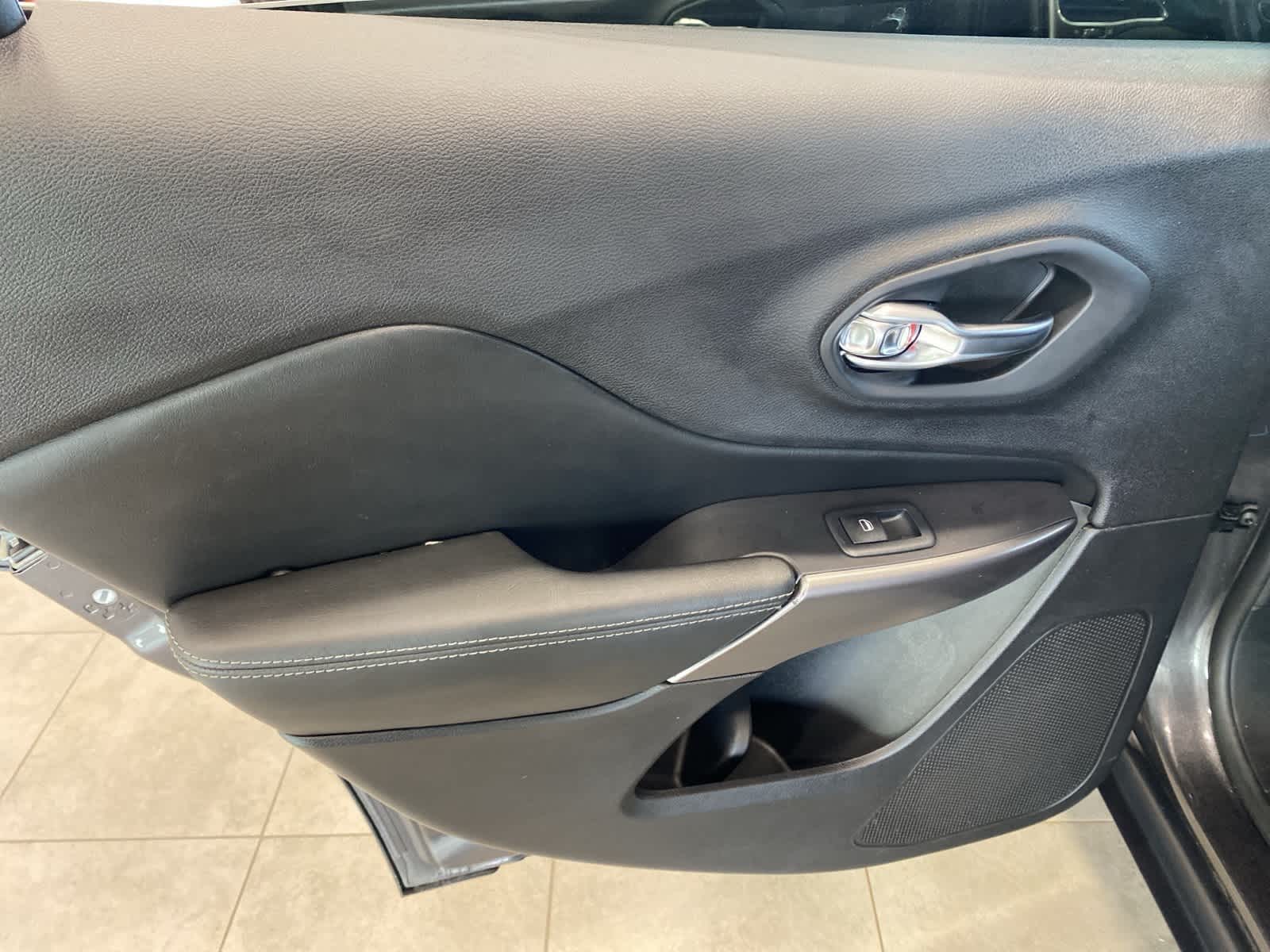 Thumbnail: 2021 Jeep Cherokee - 26