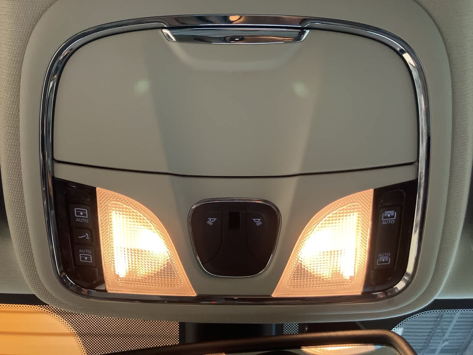 Thumbnail: 2016 Jeep Cherokee - 25