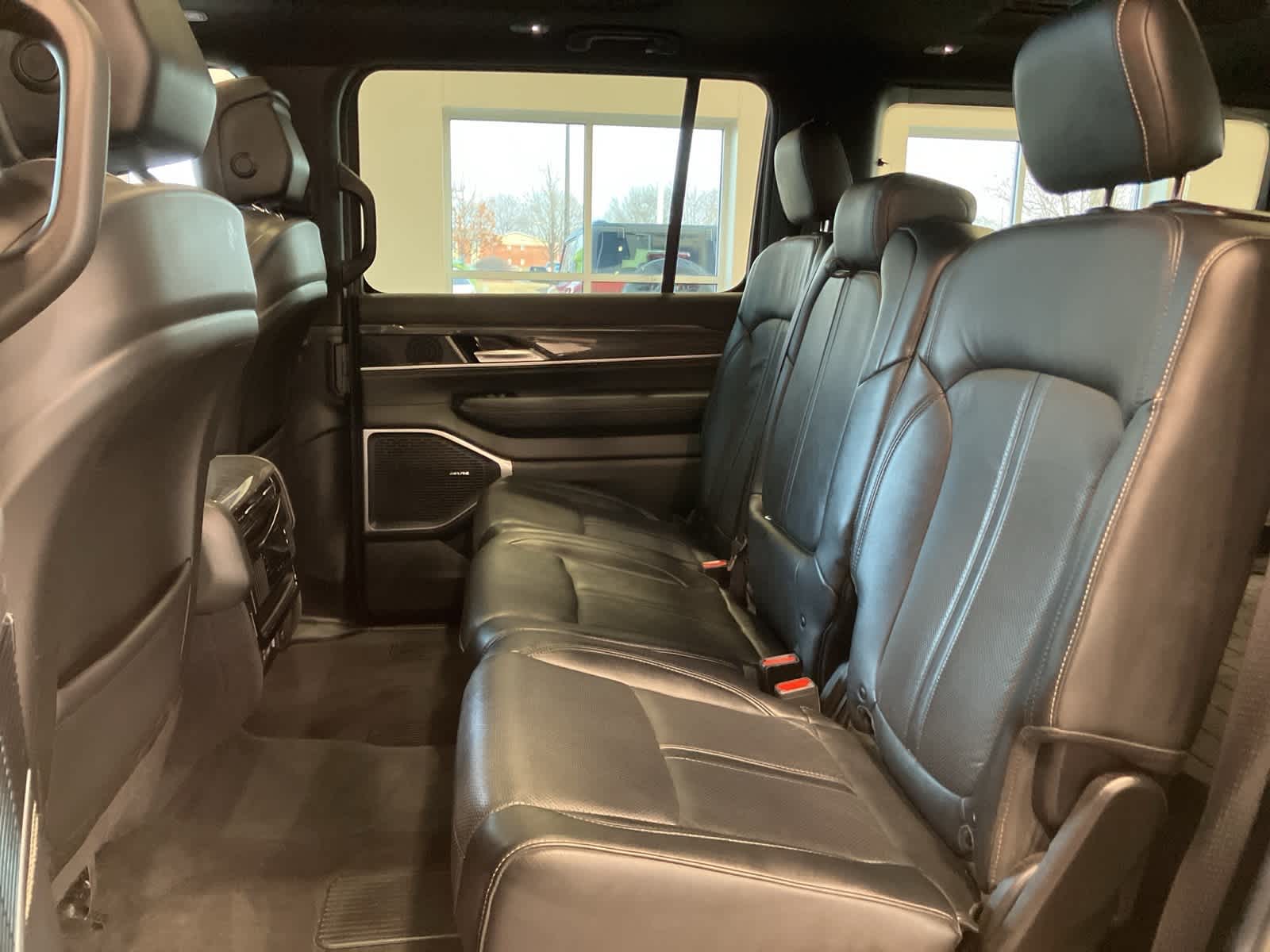 Thumbnail: 2022 Jeep Wagoneer - 28