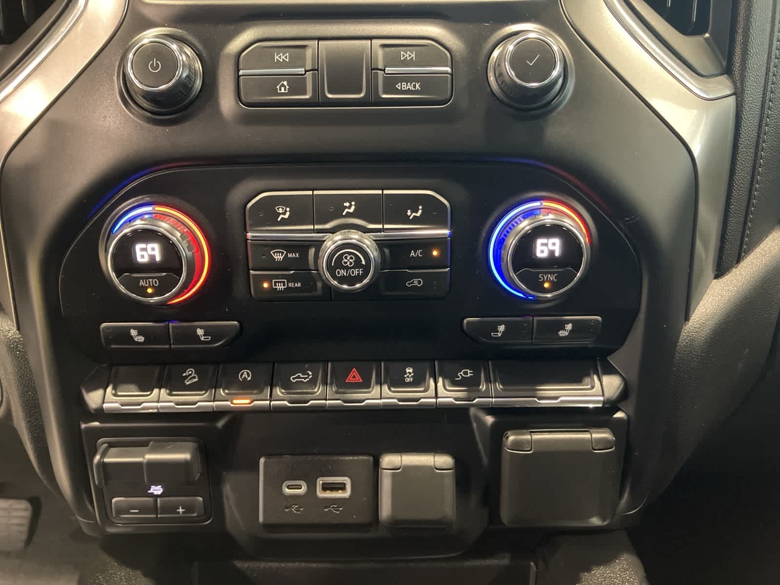 Thumbnail: 2019 Chevrolet Silverado 1500 - 19