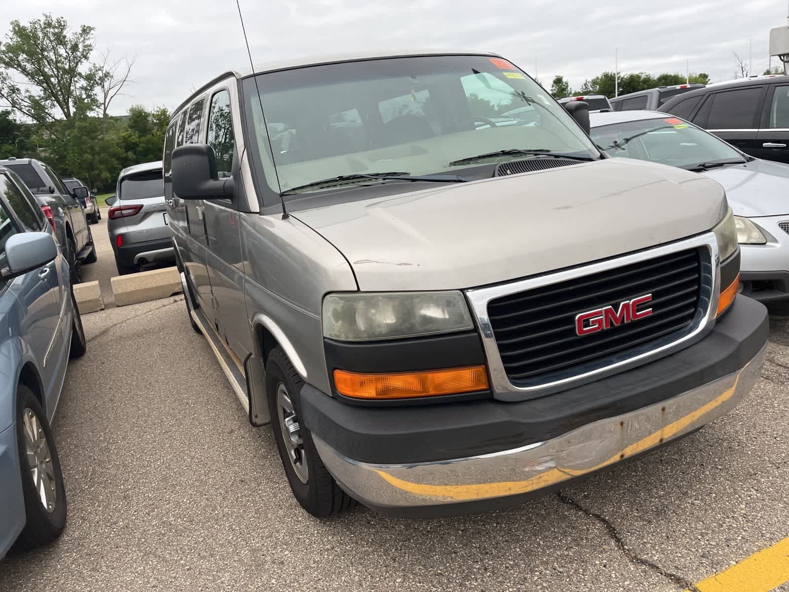 Thumbnail: 2004 GMC Savana - 20
