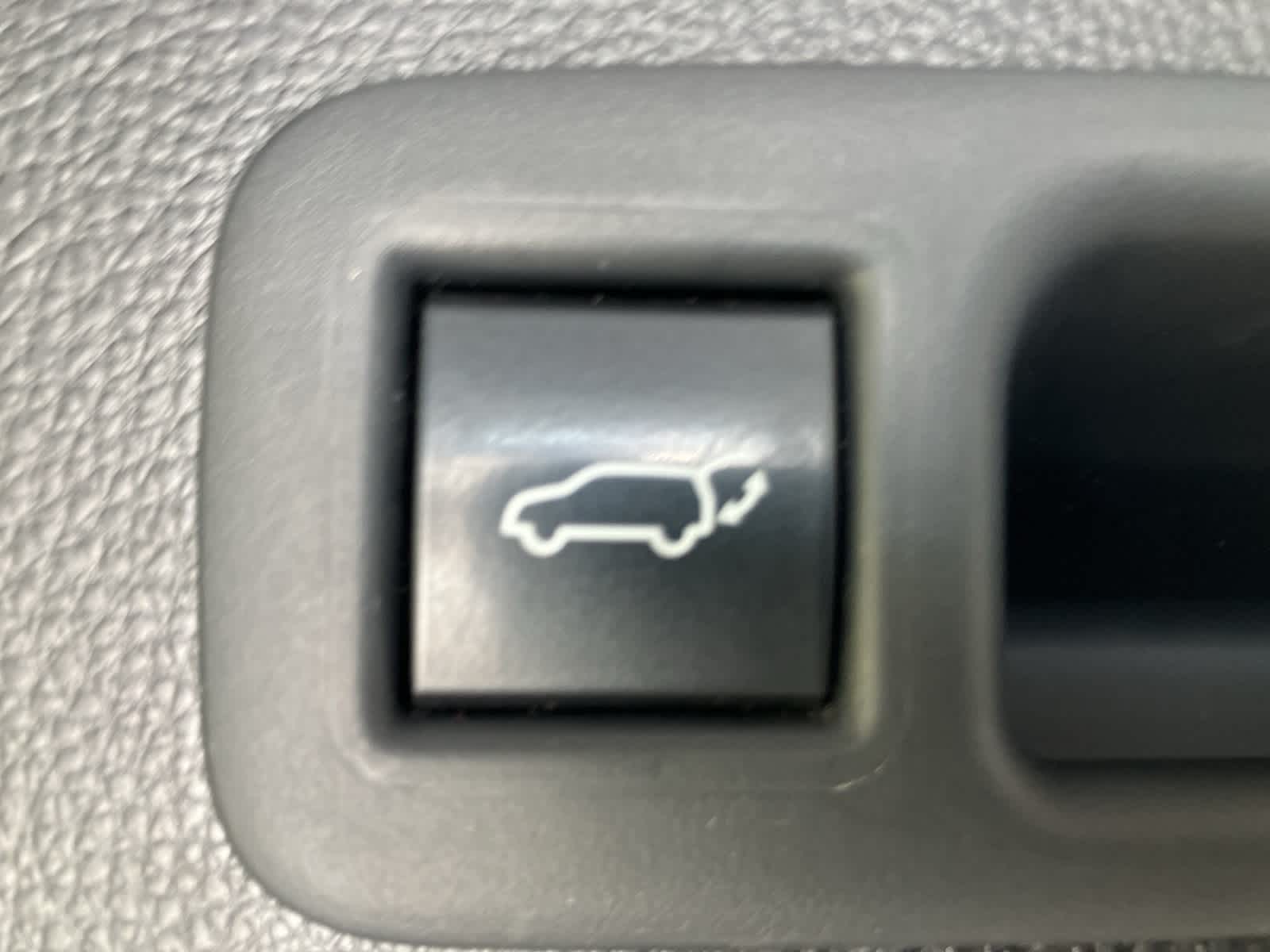 Thumbnail: 2023 Toyota Highlander - 33