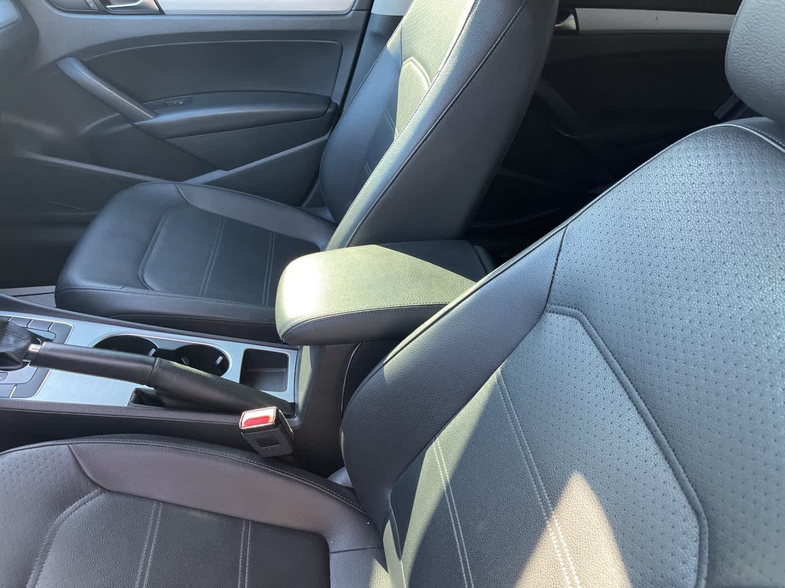 Thumbnail: 2013 Volkswagen Passat - 24