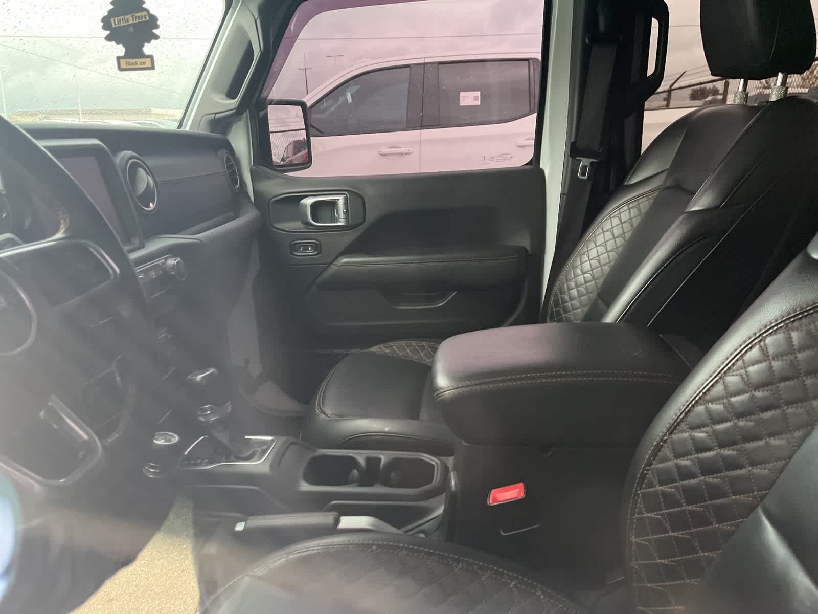 Thumbnail: 2021 Jeep Wrangler - 24