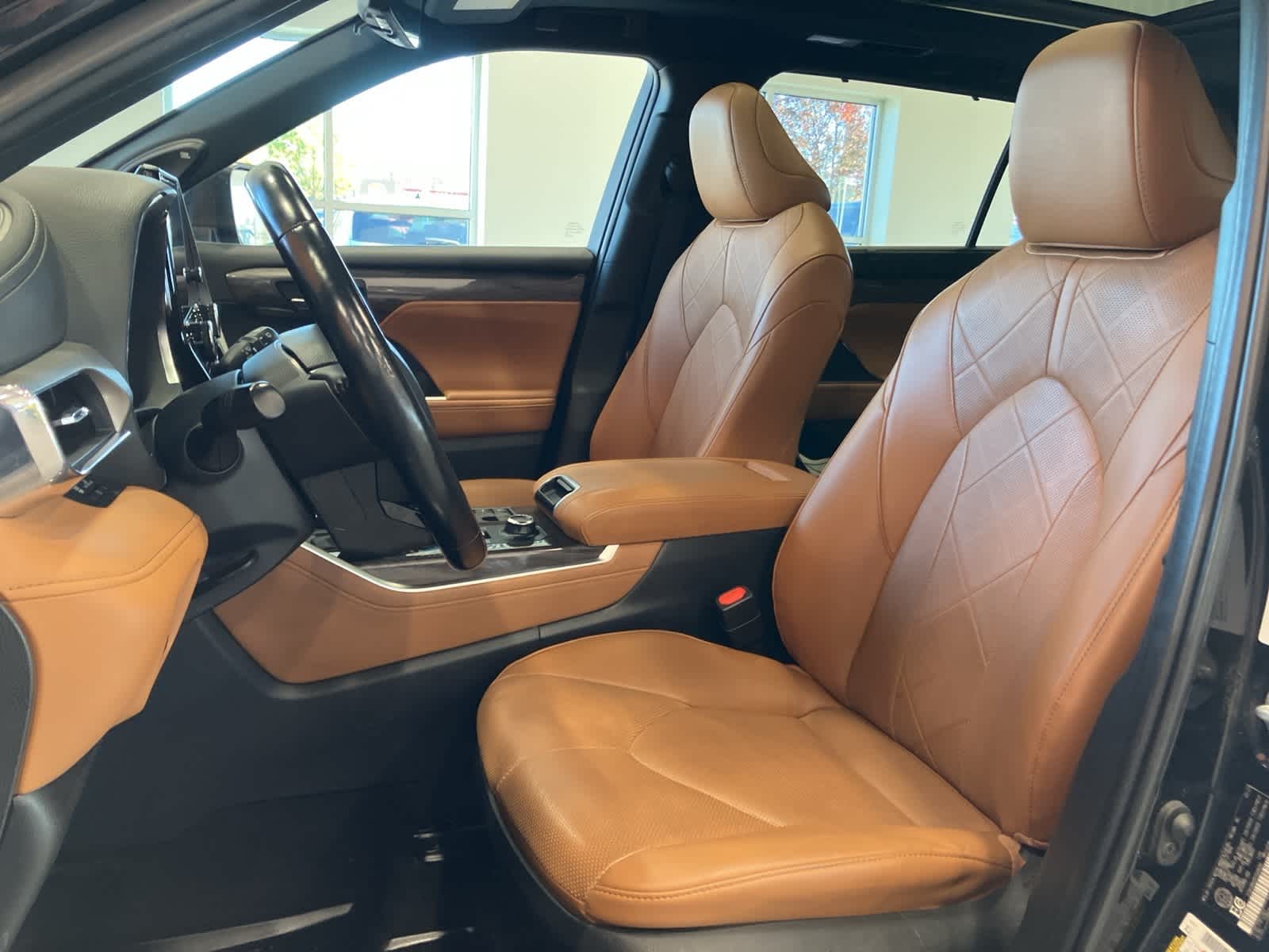 Thumbnail: 2023 Toyota Highlander - 12