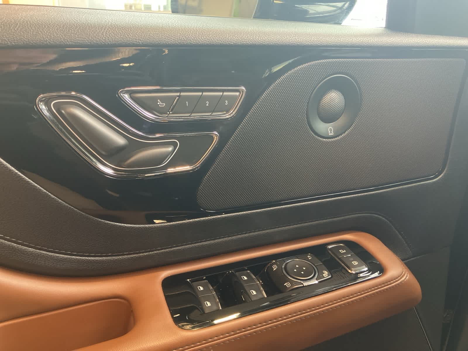 Thumbnail: 2023 Lincoln Aviator - 10