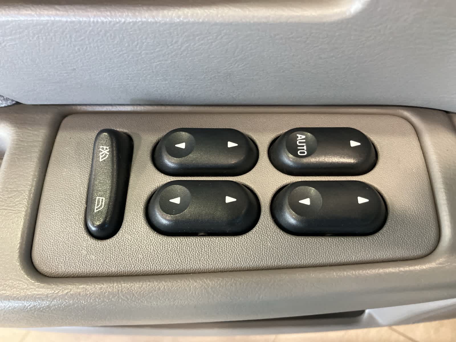 Thumbnail: 2000 Ford Taurus - 16