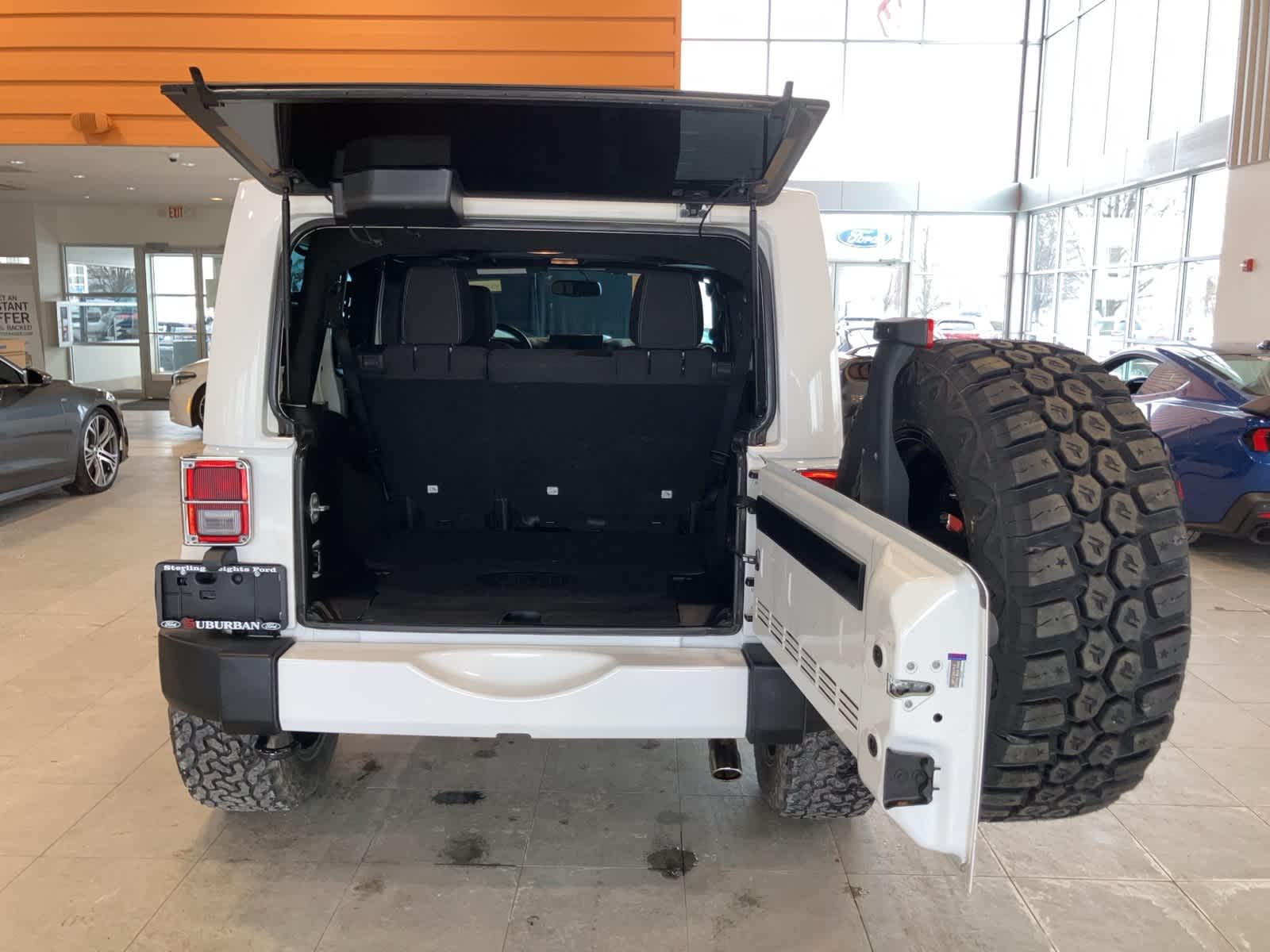 Thumbnail: 2016 Jeep Wrangler - 23