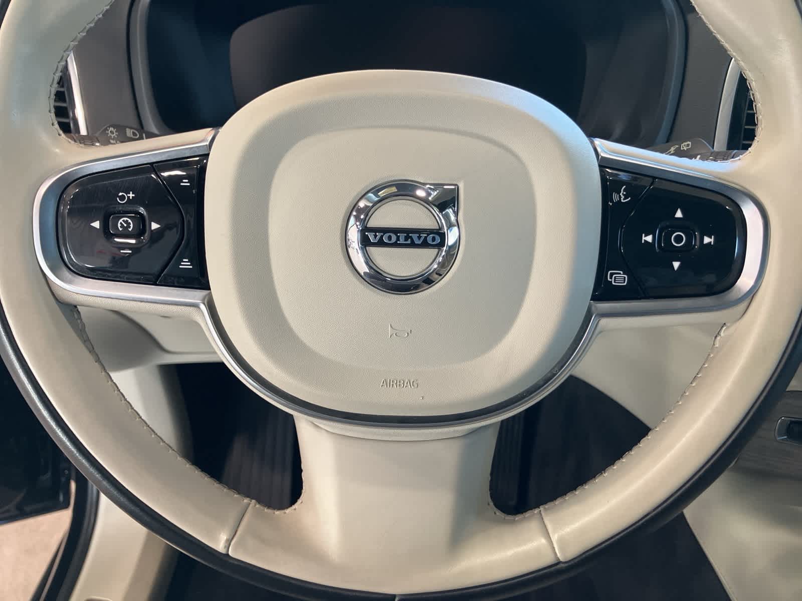 Thumbnail: 2022 Volvo XC90 - 16