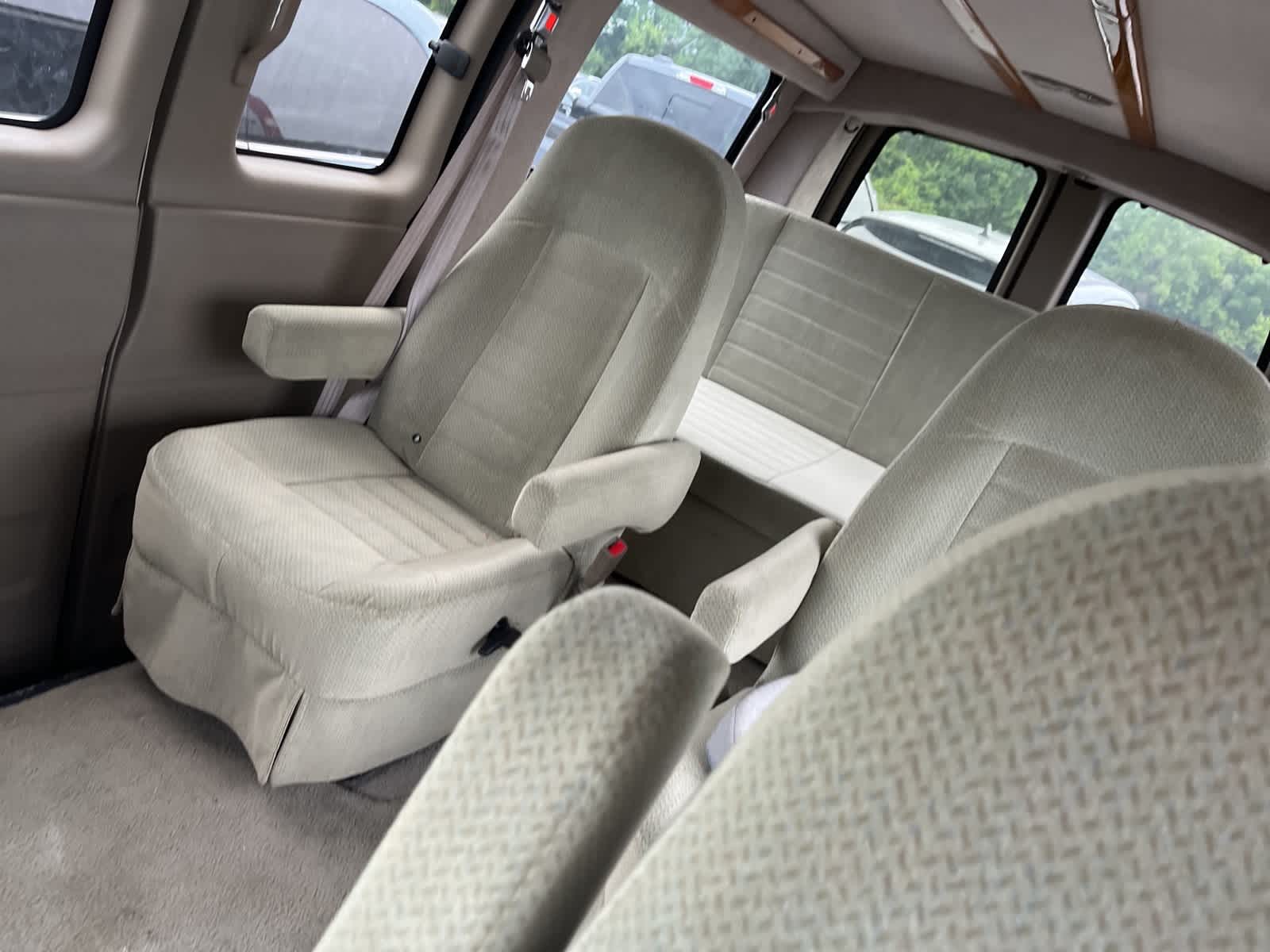 Thumbnail: 2004 GMC Savana - 23