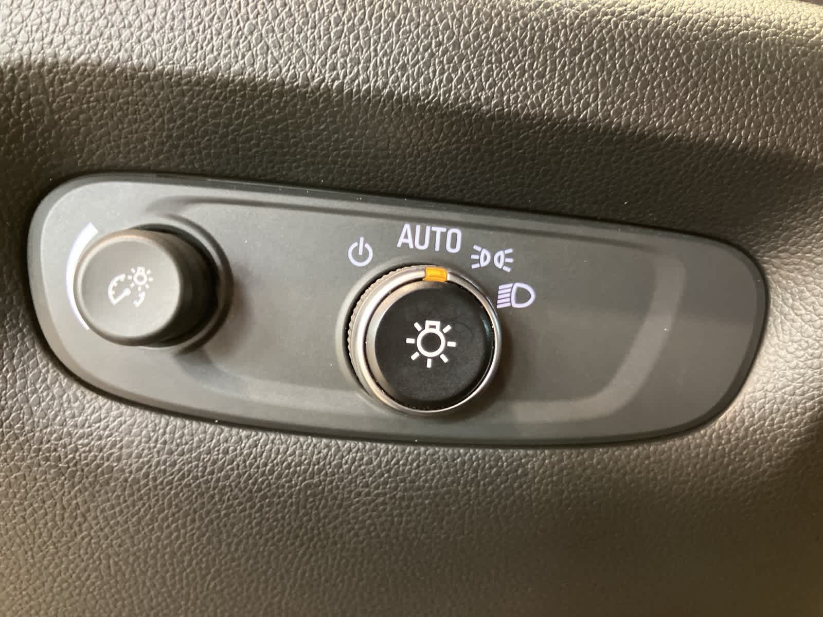 Thumbnail: 2022 Chevrolet Traverse - 17